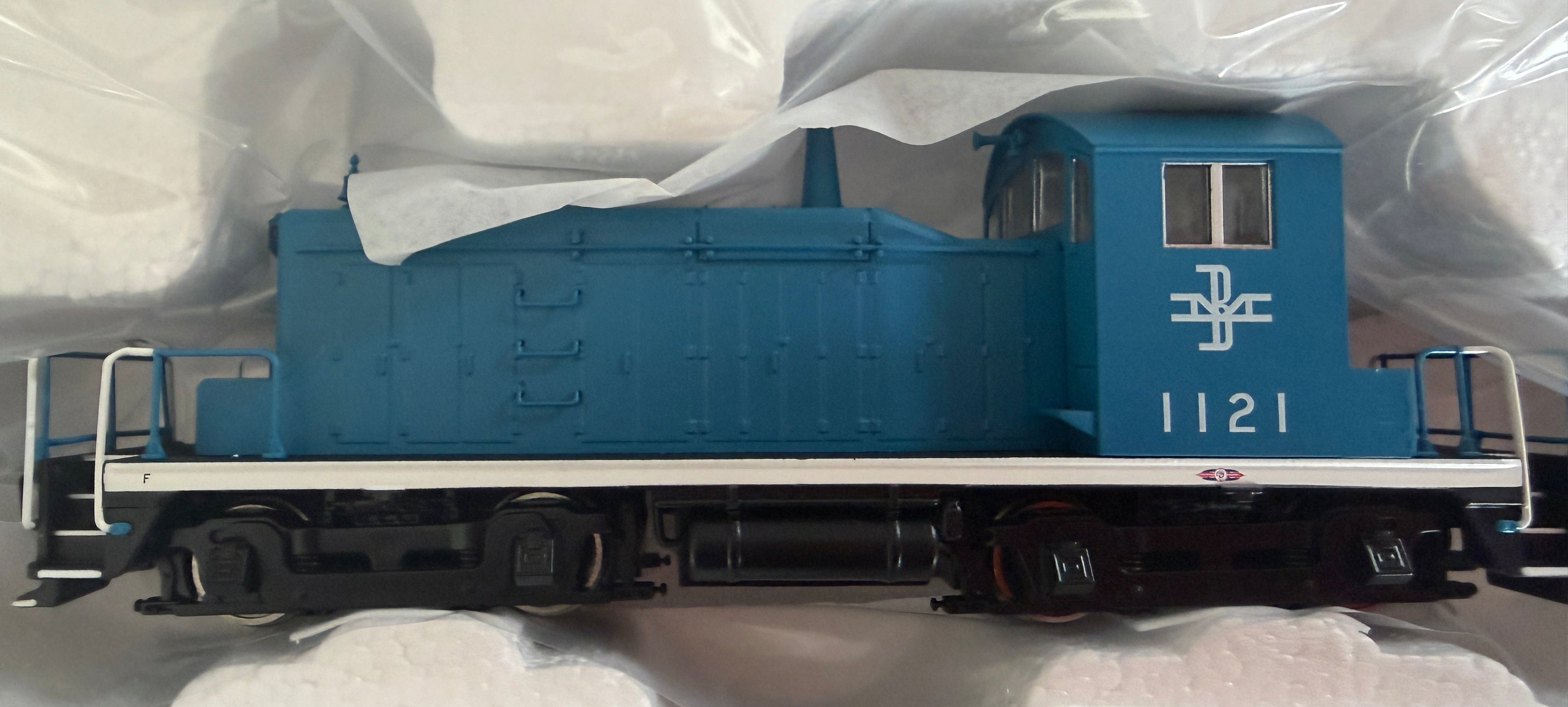 Walthers HO 910-9239 - Mainline - EMD SW1 Diesel Locomotive "Boston & Maine" #1130 (Standard DC)