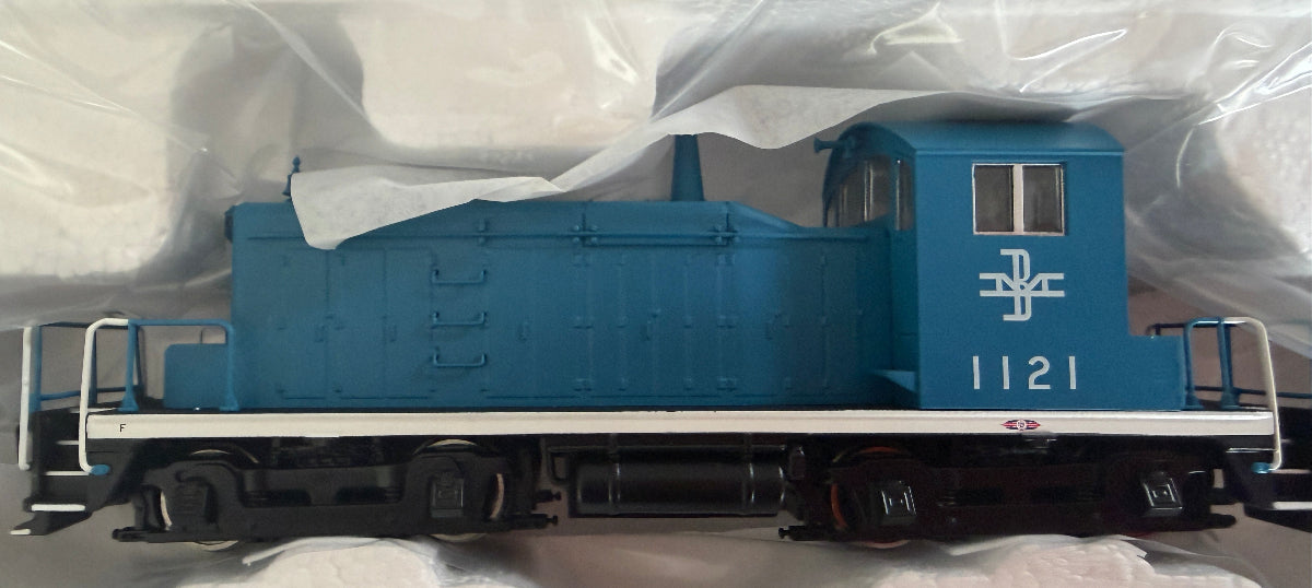 Walthers HO 910-9238 - Mainline - EMD SW1 Diesel Locomotive "Boston & Maine" #1121 (Standard DC)