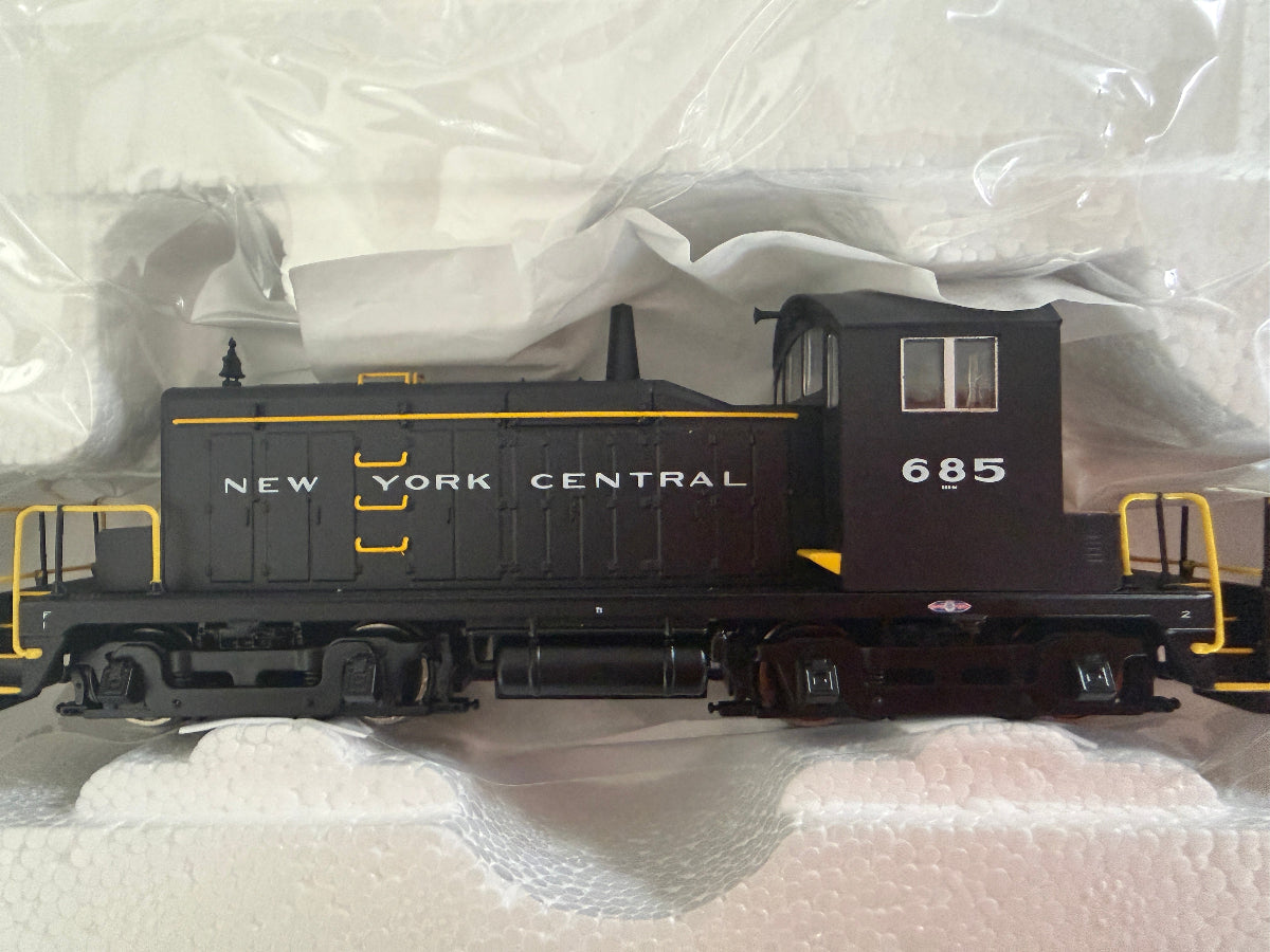 Walthers HO 910-19246 - Mainline - EMD SW1 Diesel Locomotive "New York Central" #672 (w/DCC/Sound)
