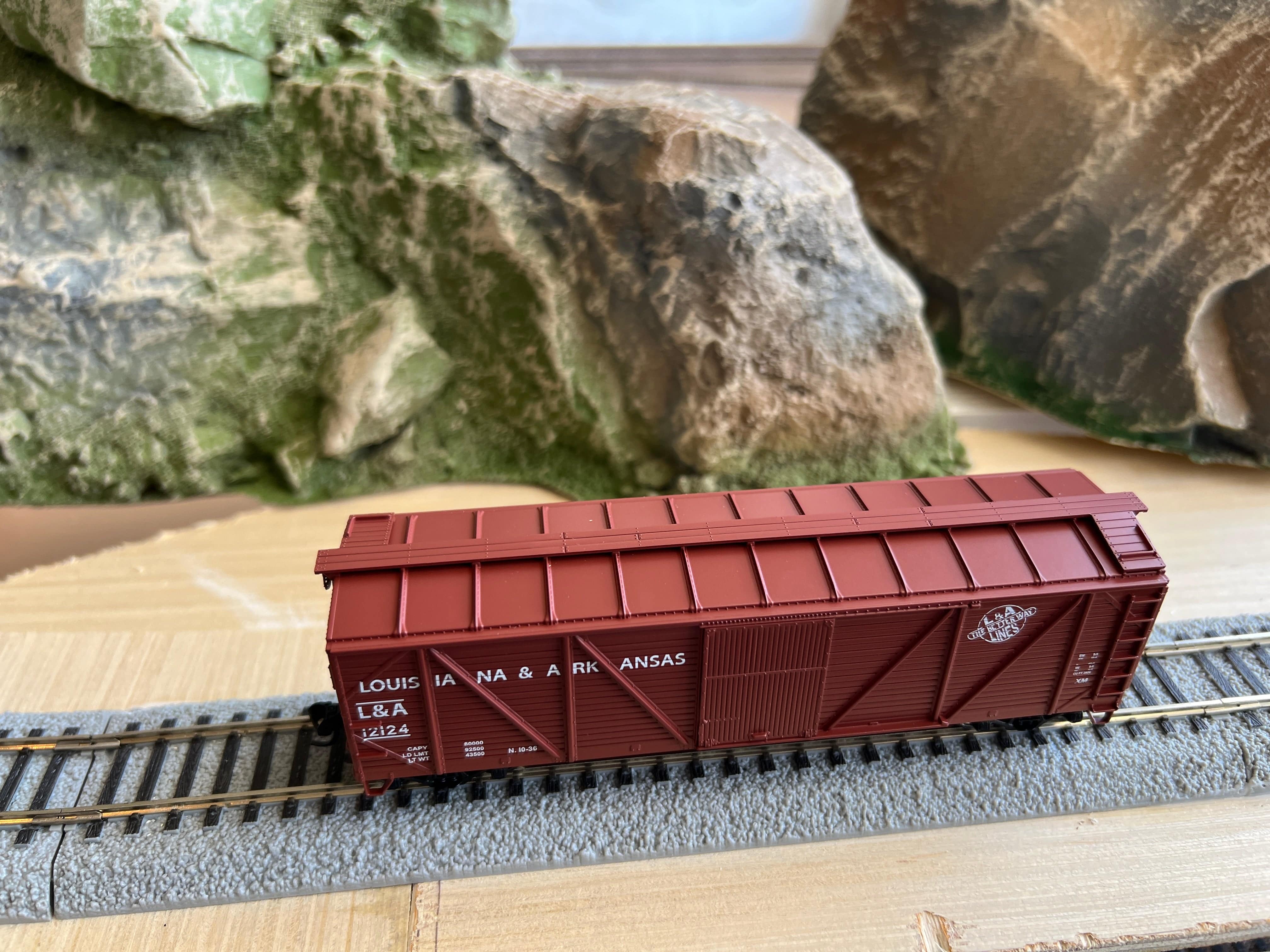 Walthers HO 910-40369 - Mainline - 40' ARA Single Sheathed Boxcar w/Dreadnaught Ends "Louisiana & Arkansas" #12149