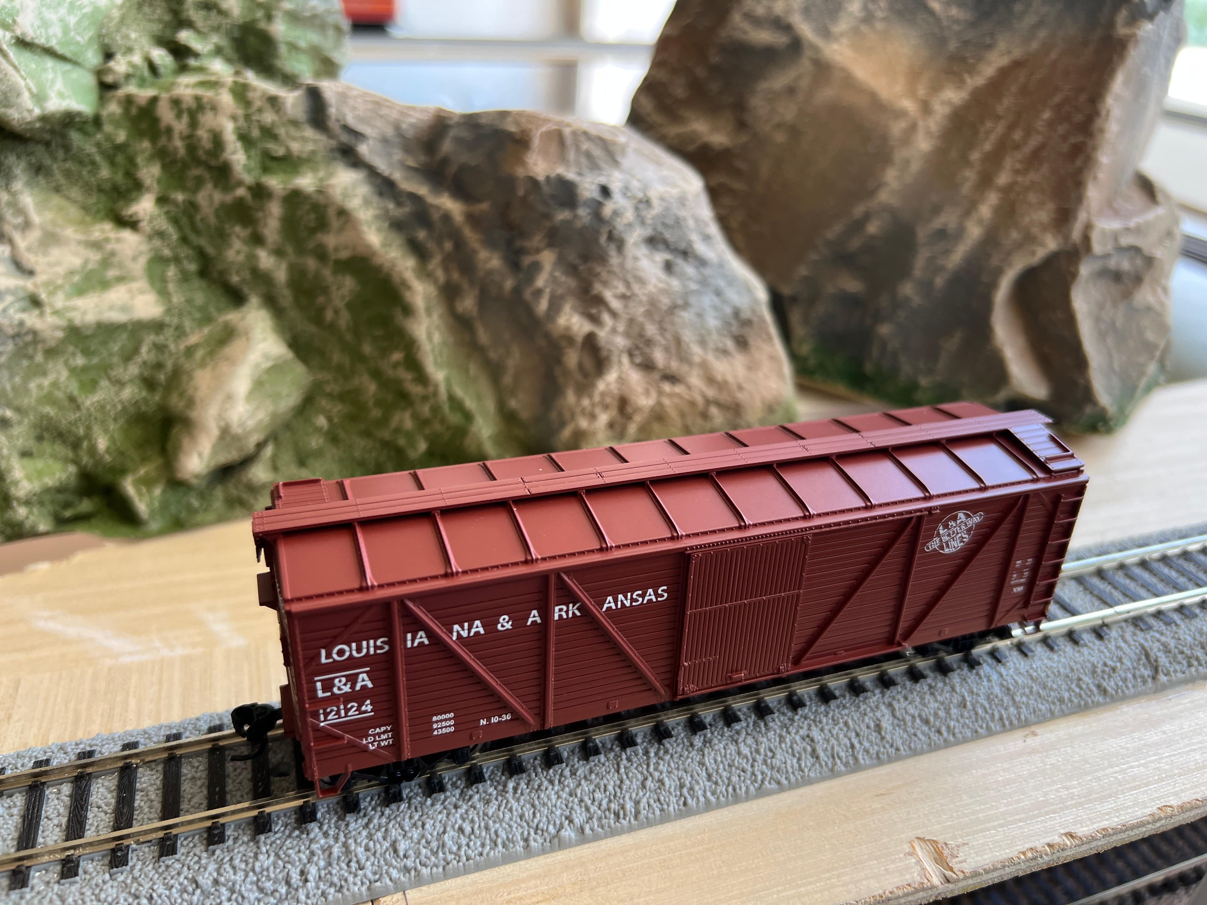 Walthers HO 910-40370 - Mainline - 40' ARA Single Sheathed Boxcar w/Dreadnaught Ends "Louisiana & Arkansas" #12152
