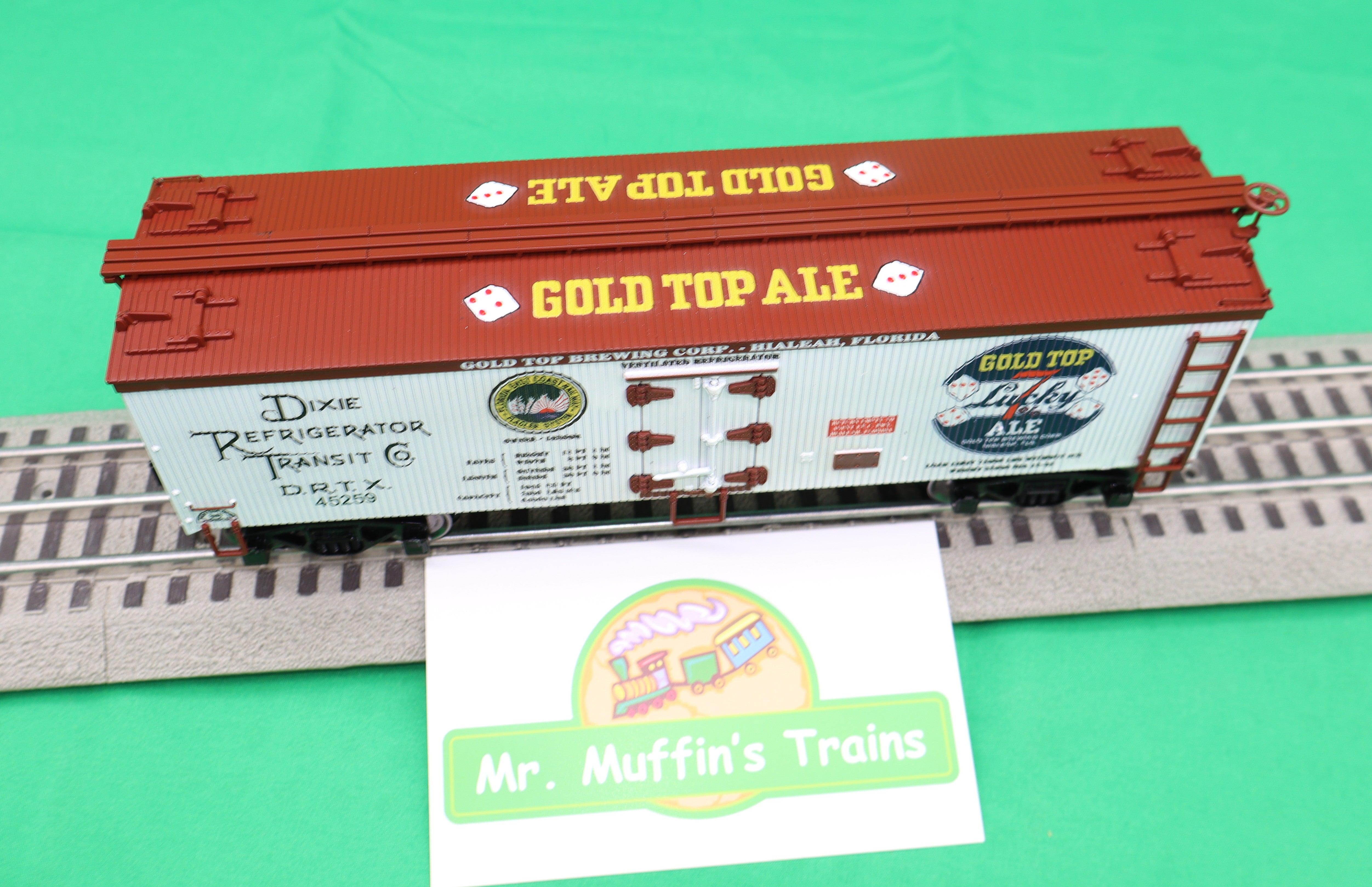 Ready Made Trains RMT-86199-178 - 36' Woodside Reefer Car "Dixie Refrigerator Transit Co." (Gold Top Ale)