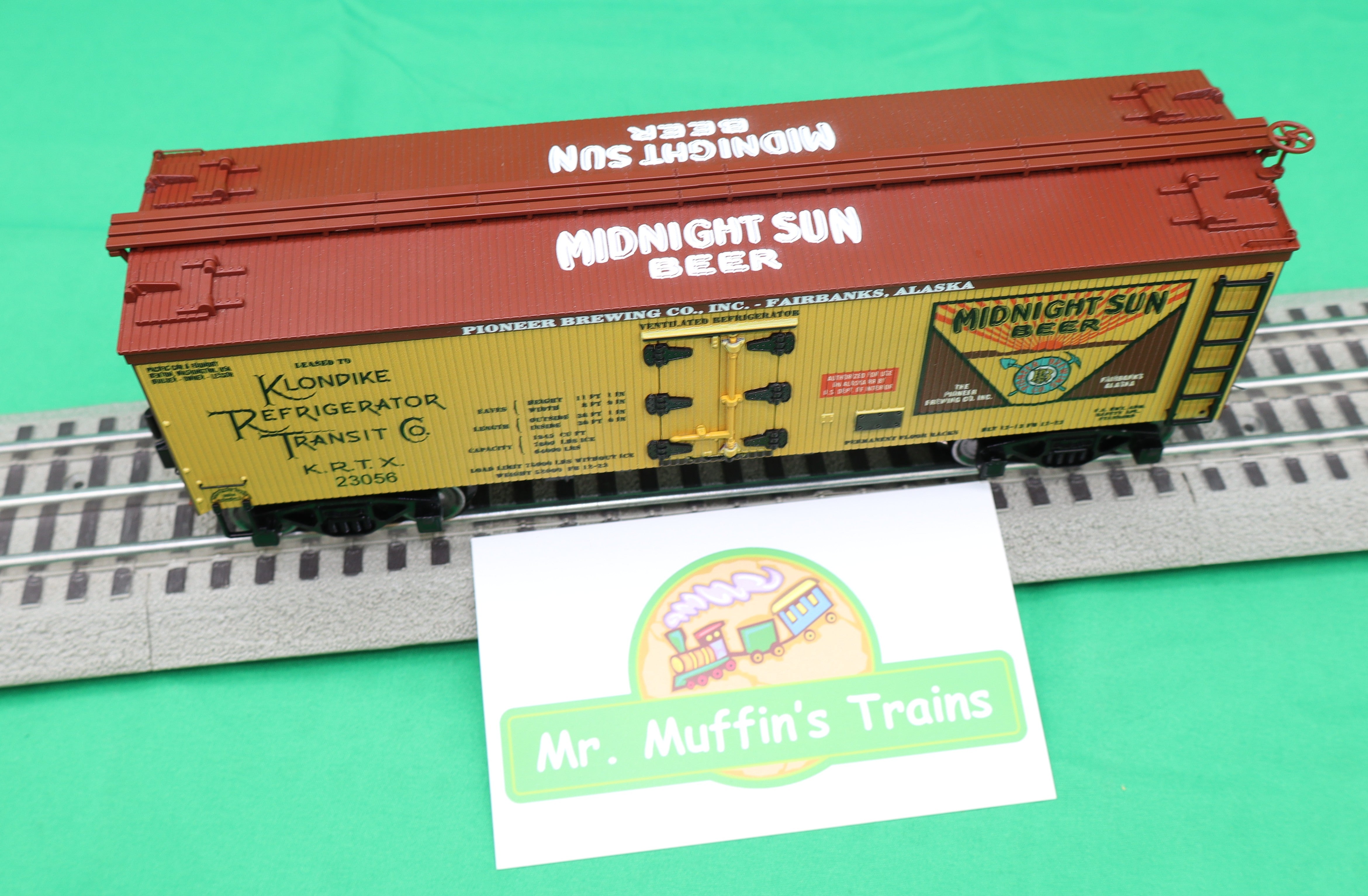 Ready Made Trains RMT-86199-33 - 36' Woodside Reefer Car "Alaska" (Midnight Sun Beer)