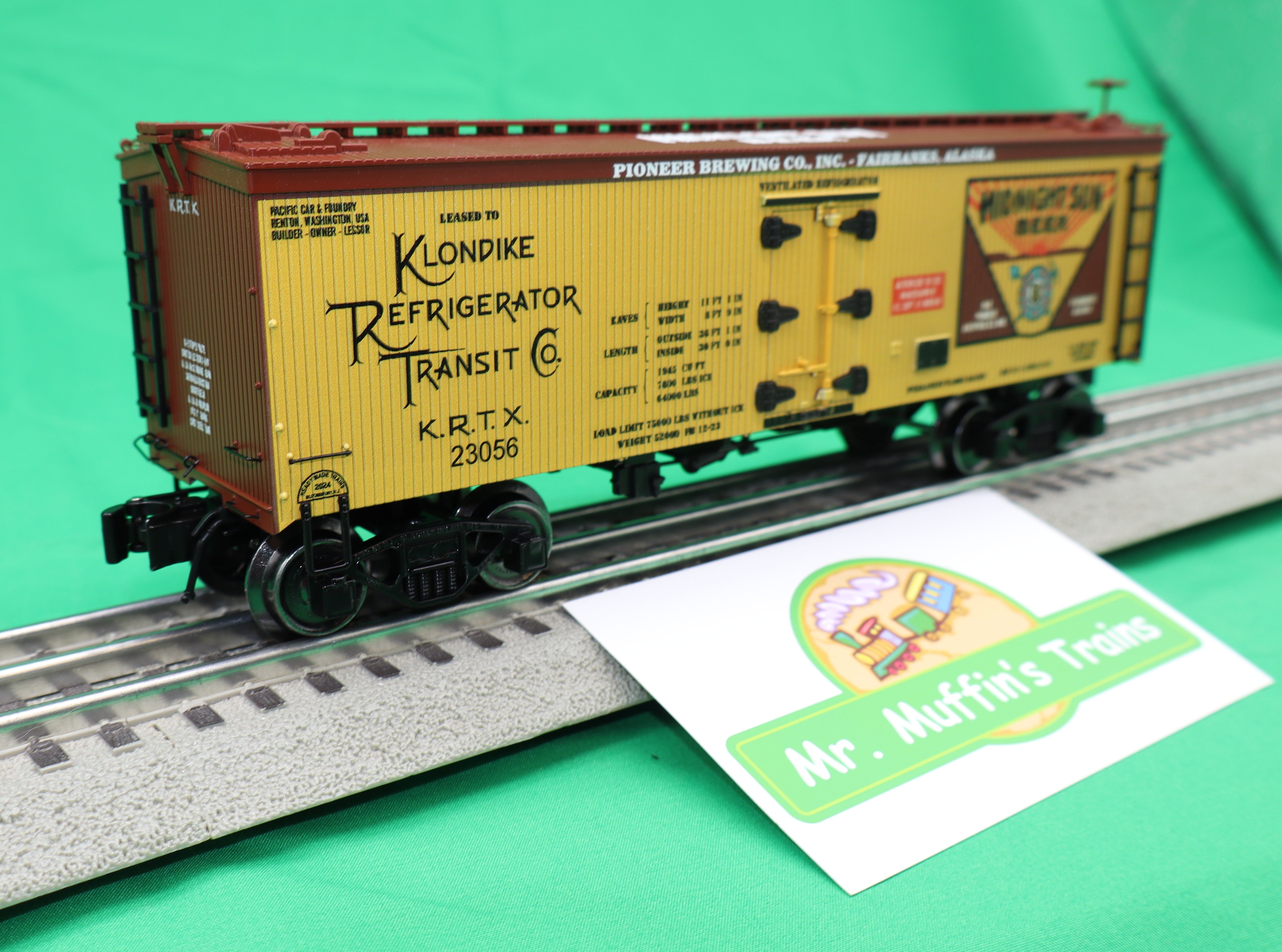 Ready Made Trains RMT-86199-33 - 36' Woodside Reefer Car "Alaska" (Midnight Sun Beer)