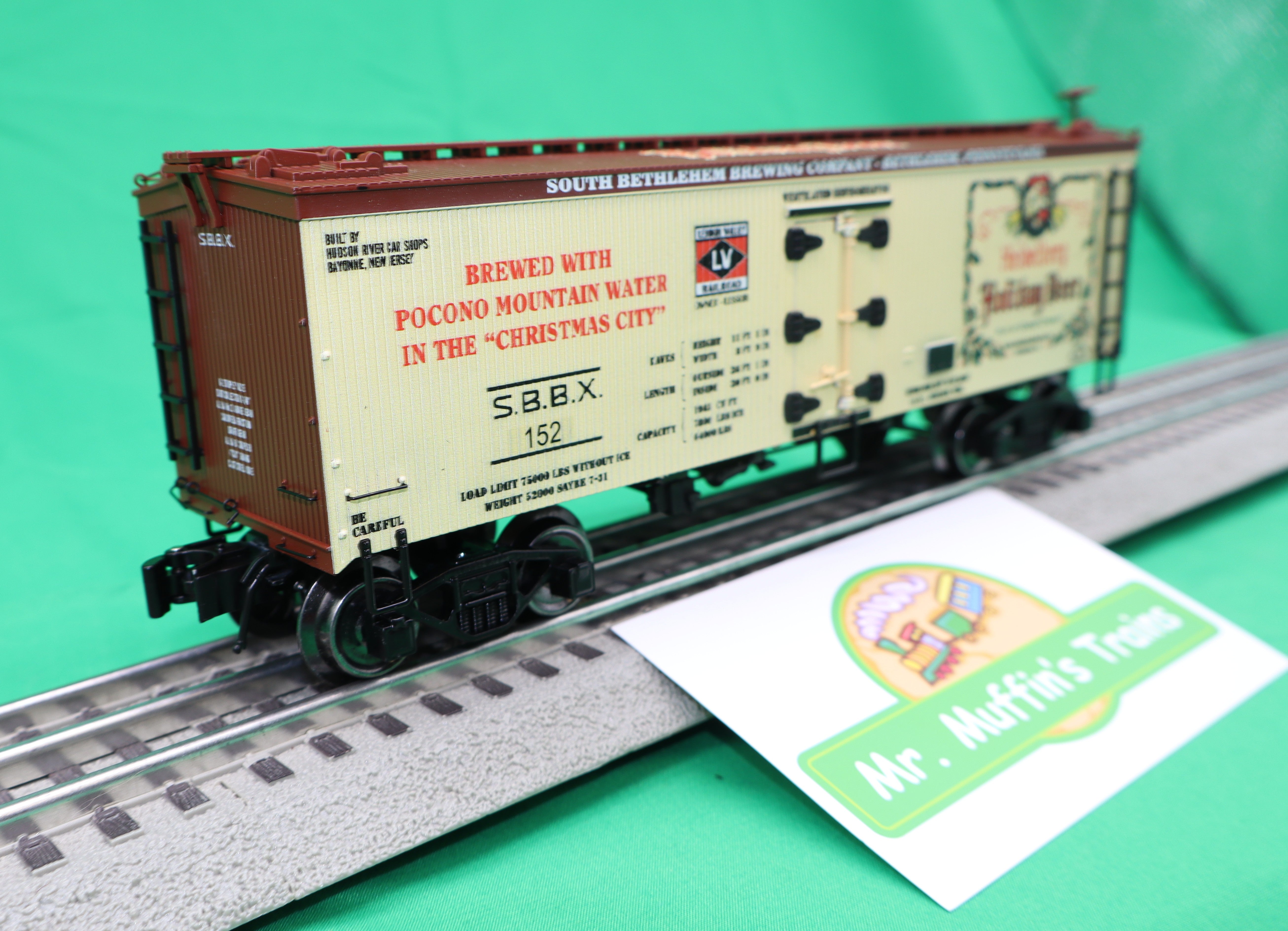 Ready Made Trains RMT-86199-179 - 36' Woodside Reefer Car "Lehigh Valley" (Heidelberg Holiday Beer)