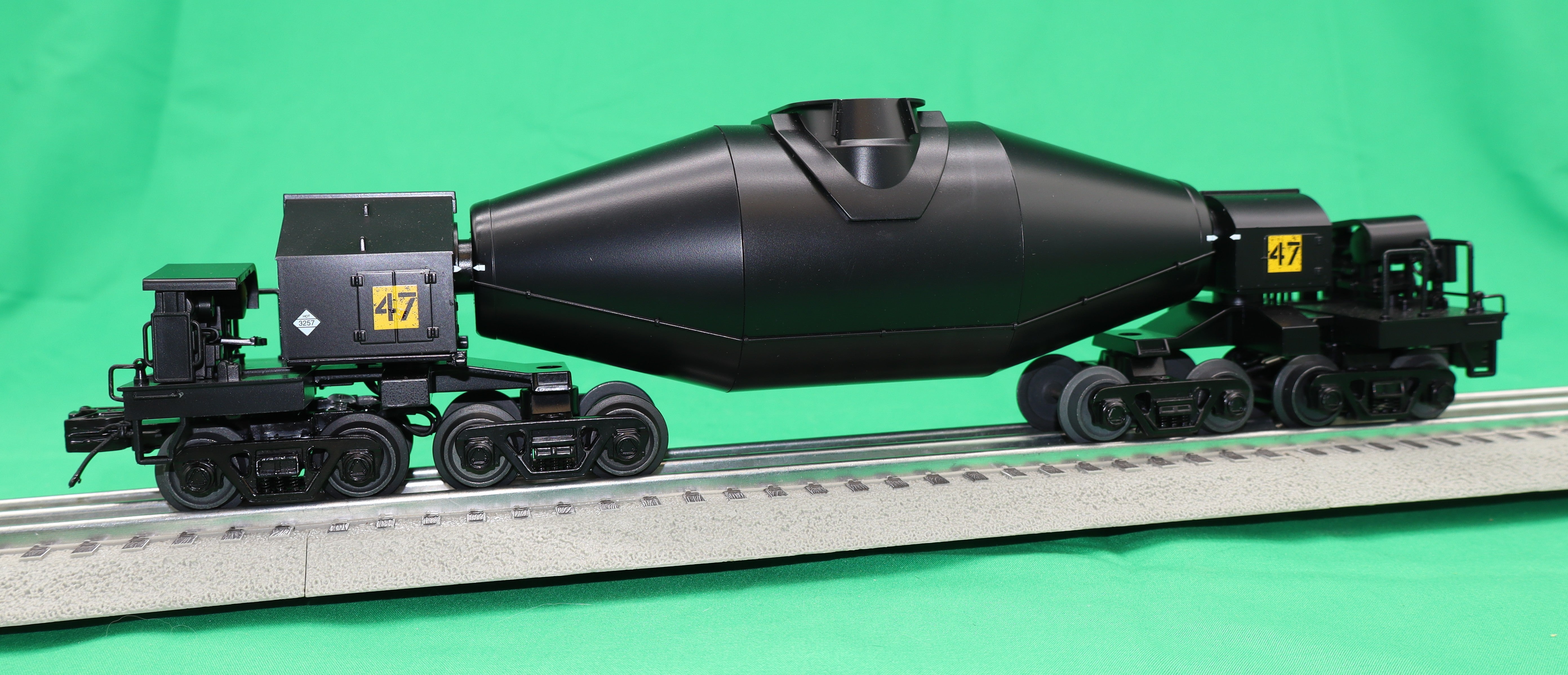 Atlas O 3007112 - Premier - Hot Metal Car w/ Flickering Load (Black)