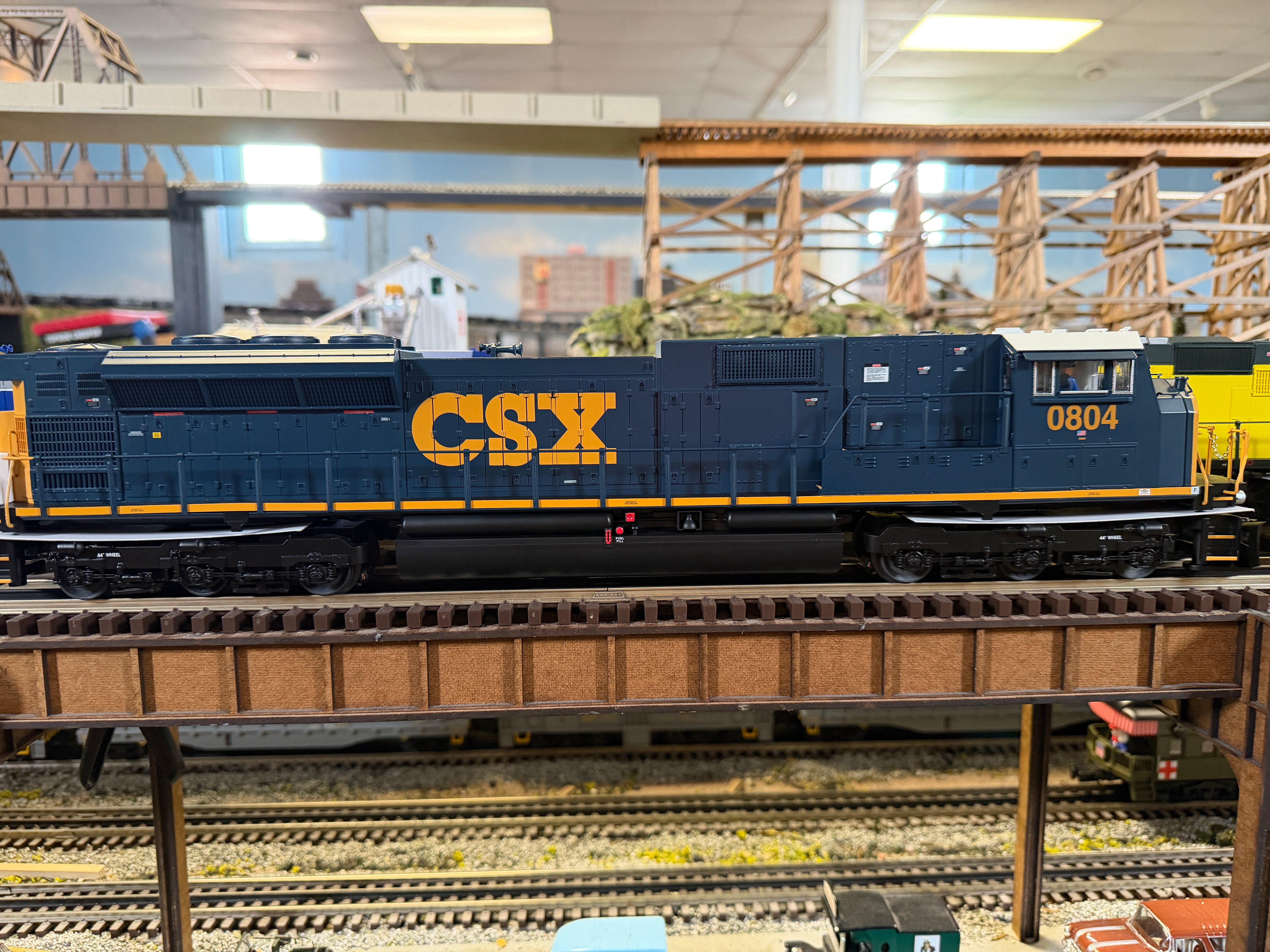 Lionel 2633481 - Legacy - SD80MAC Diesel Locomotive "CSX" #804