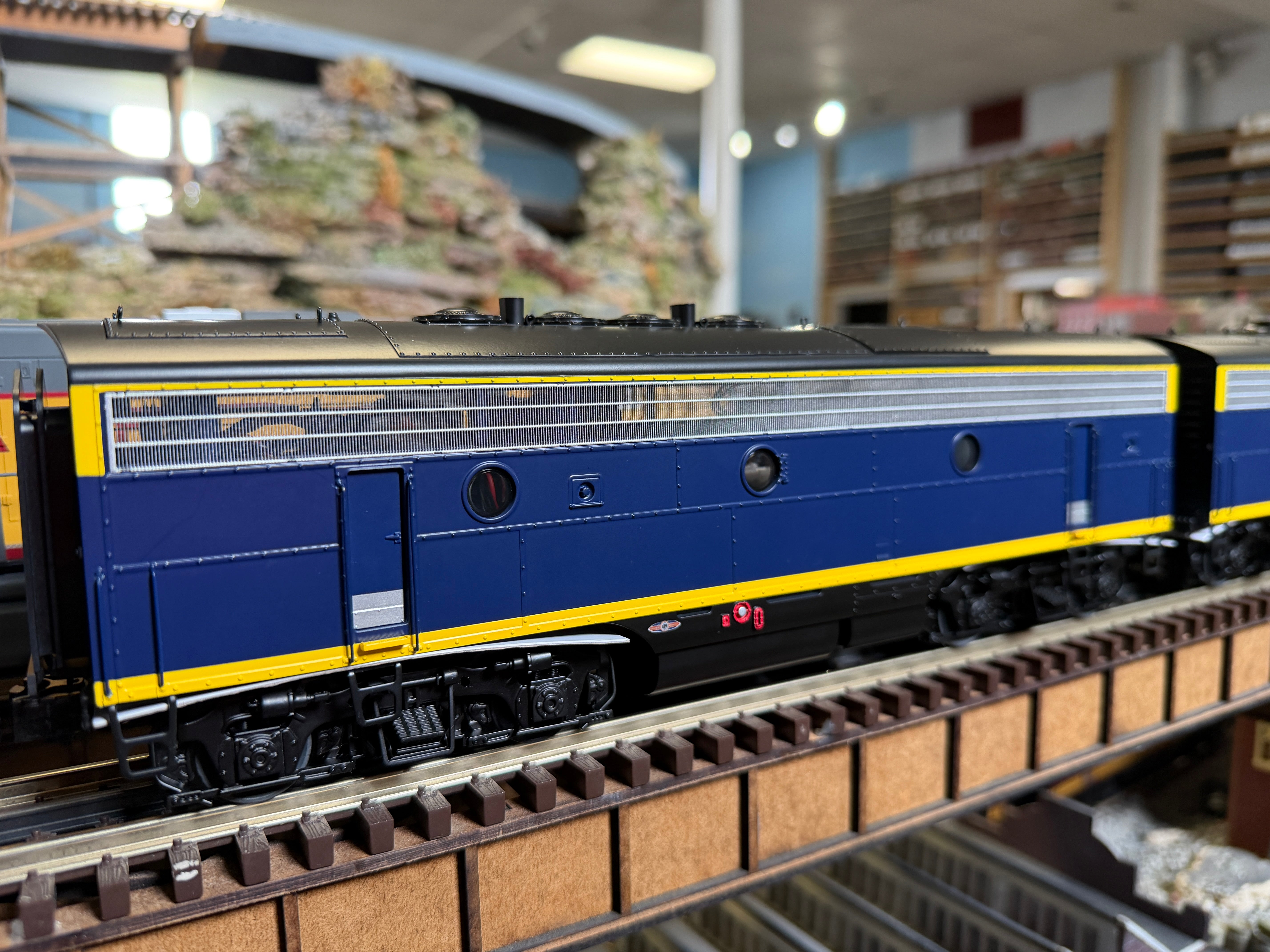 Lionel 2633198 - Legacy - F3 Diesel B Unit "Santa Fe" #201A (Powered)