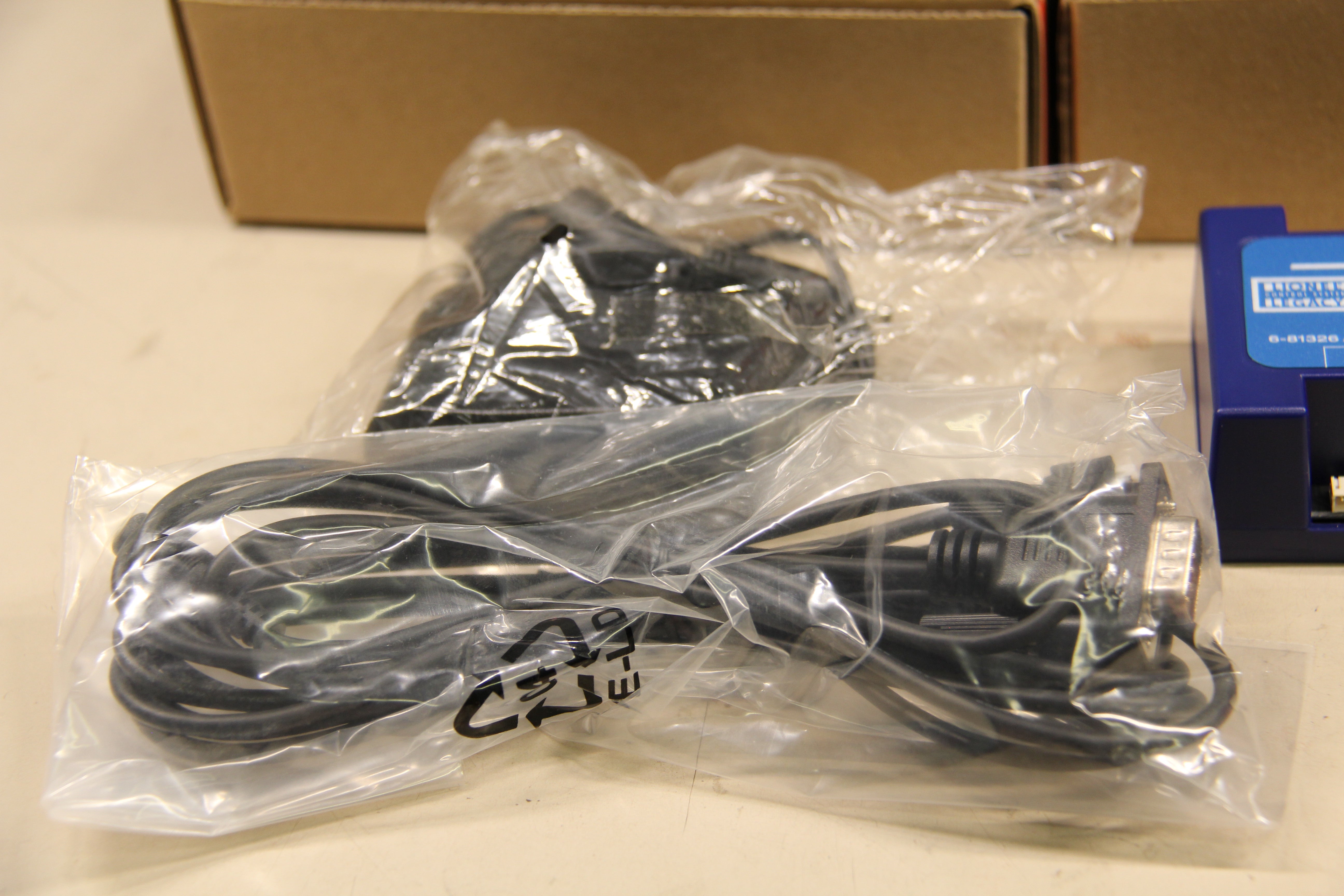 Lionel 6-81326 LEGACY Layout Control System SER2 & 6-81499 LCS 10' DB9 (LEGACY Base) to PDI Cable with 12V Power Supply-Second hand-M6790