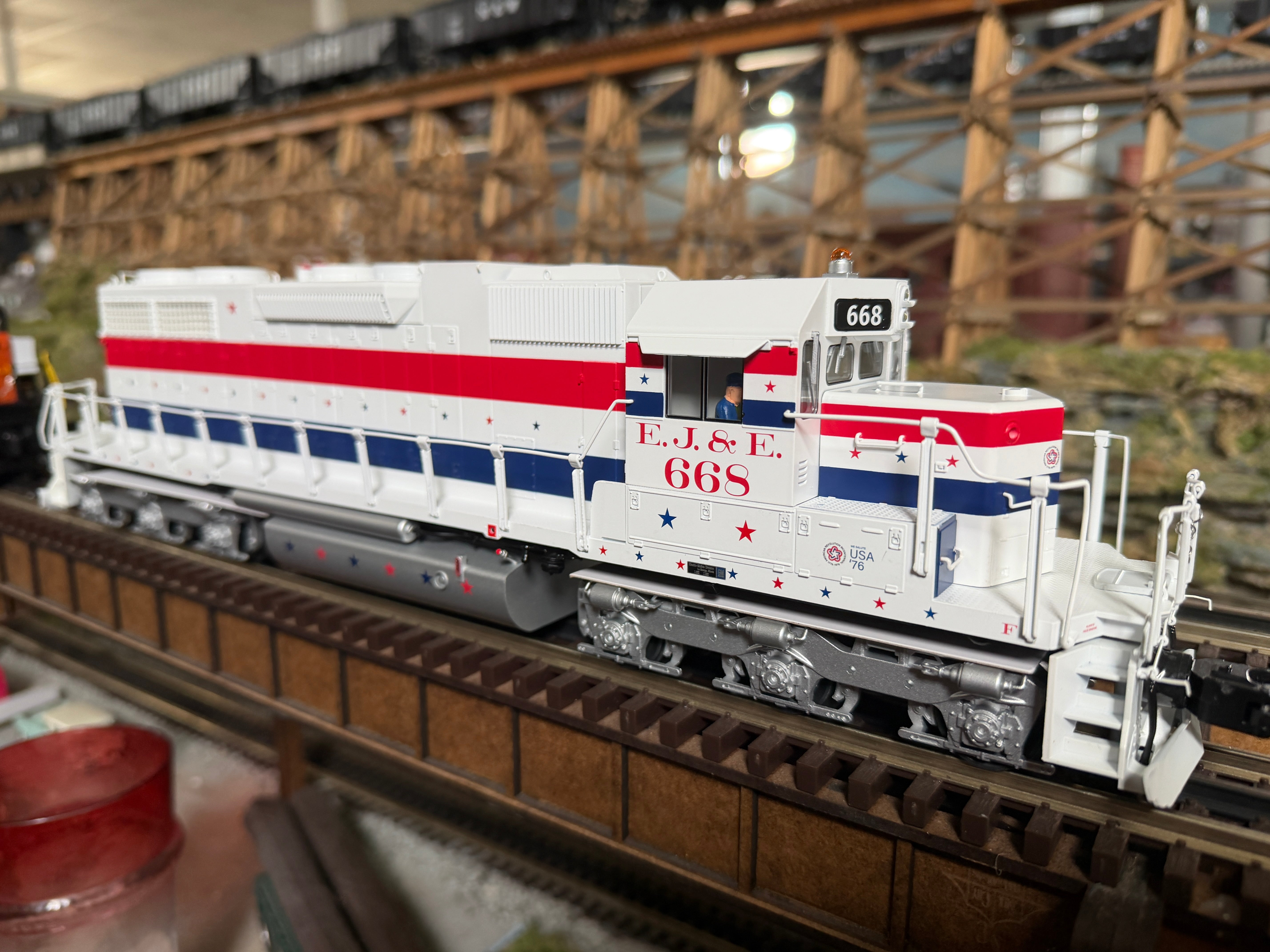 Lionel 2633660 - Legacy - SD-38 Diesel Locomotive "Elgin, Joilet & Eastern" #668 - Custom Run for MrMuffin'sTrains