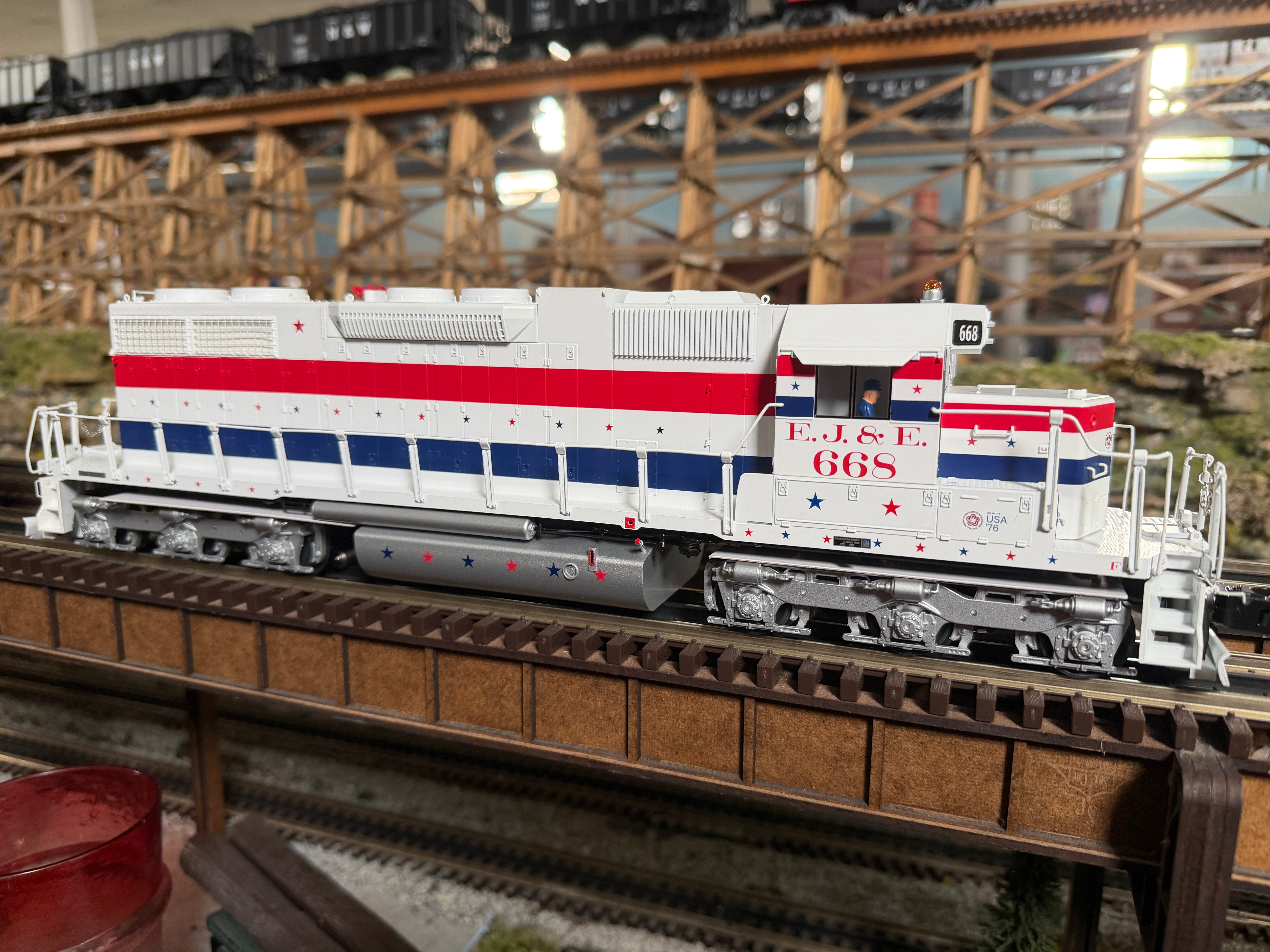 Lionel 2633660 - Legacy - SD-38 Diesel Locomotive "Elgin, Joilet & Eastern" #668 - Custom Run for MrMuffin'sTrains
