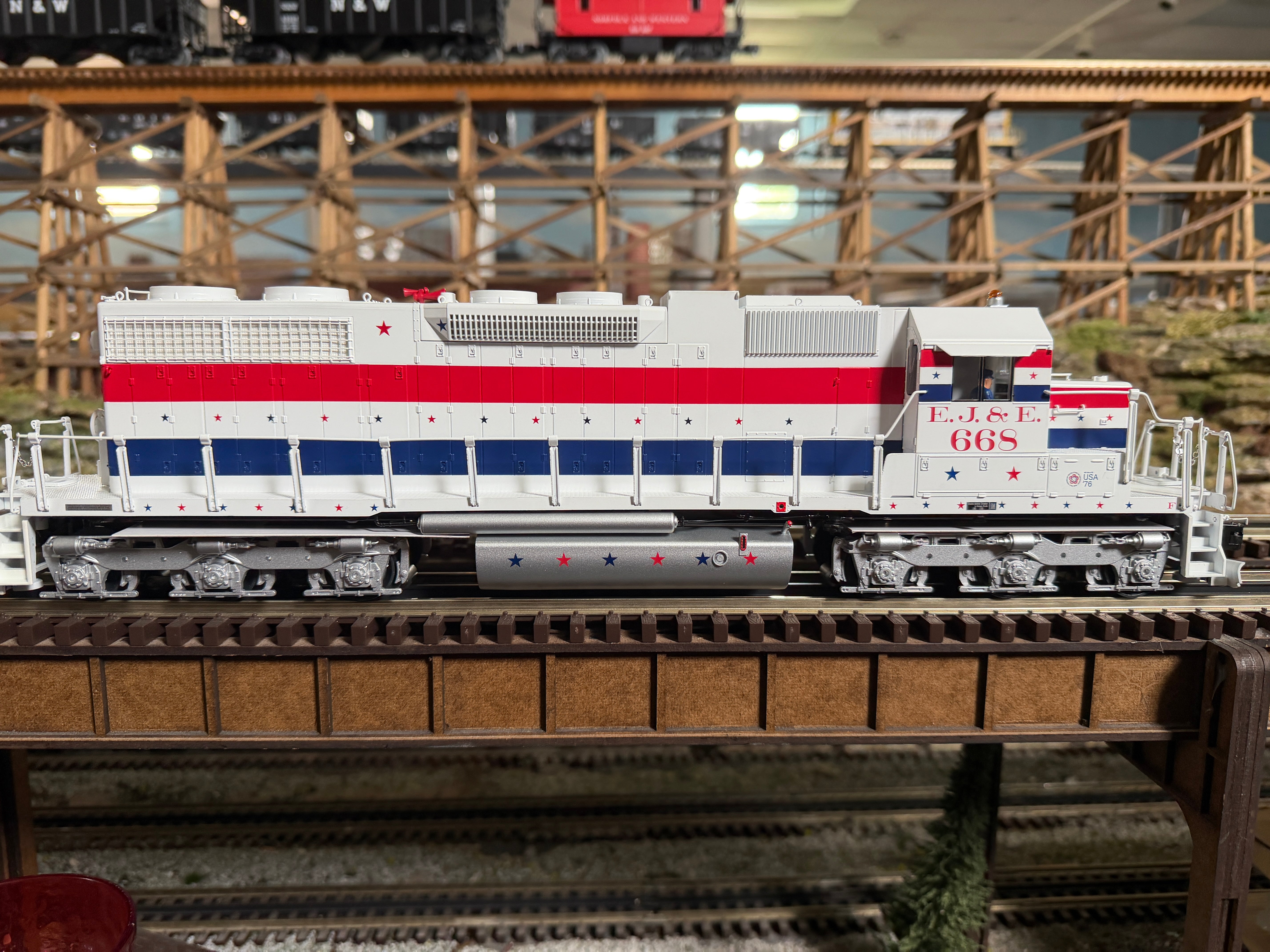 Lionel 2633660 - Legacy - SD-38 Diesel Locomotive "Elgin, Joilet & Eastern" #668 - Custom Run for MrMuffin'sTrains