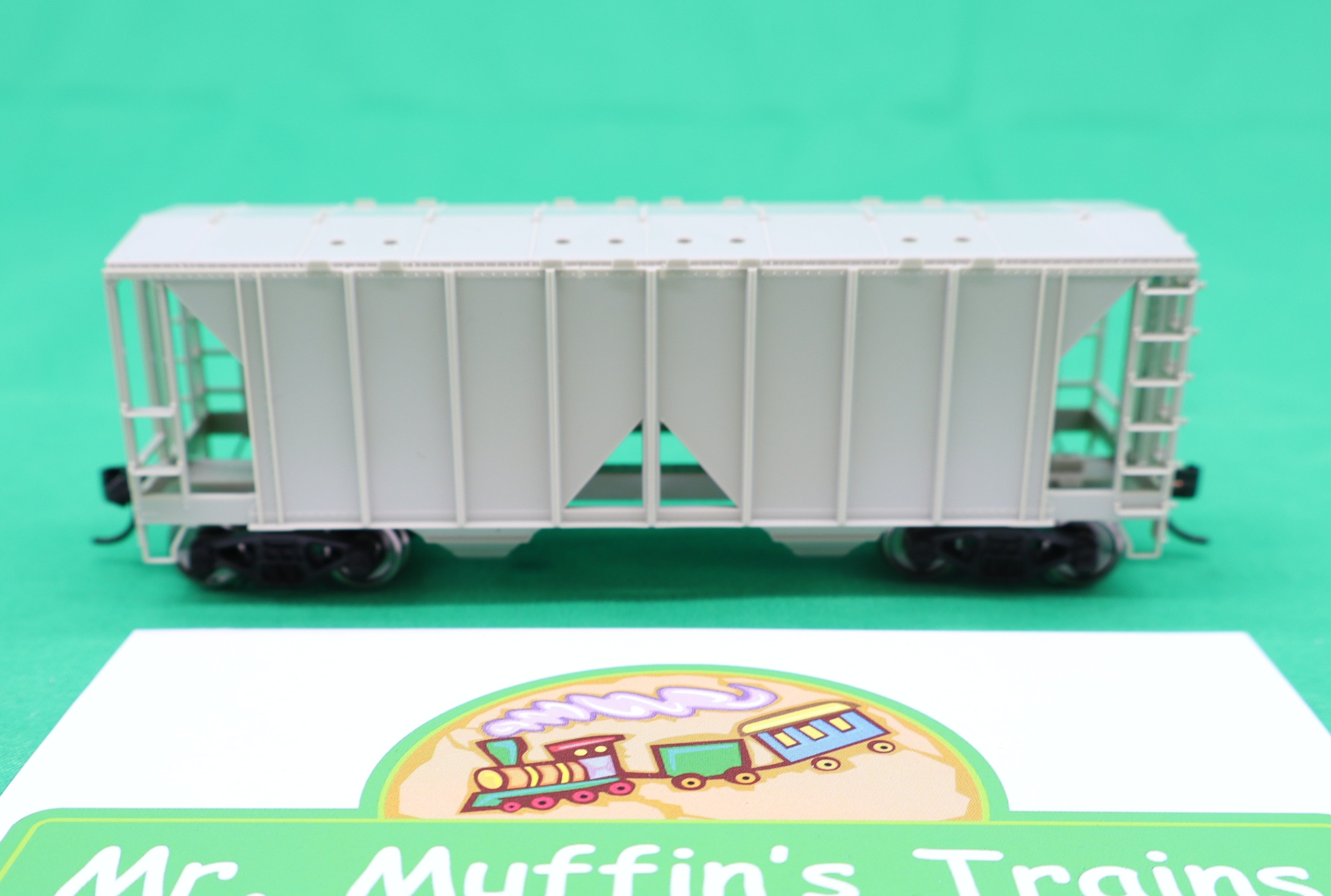 Walthers HO 910-49700 - Mainline - ACF 1958 Cu Ft Covered Hopper Car "Undecorated"