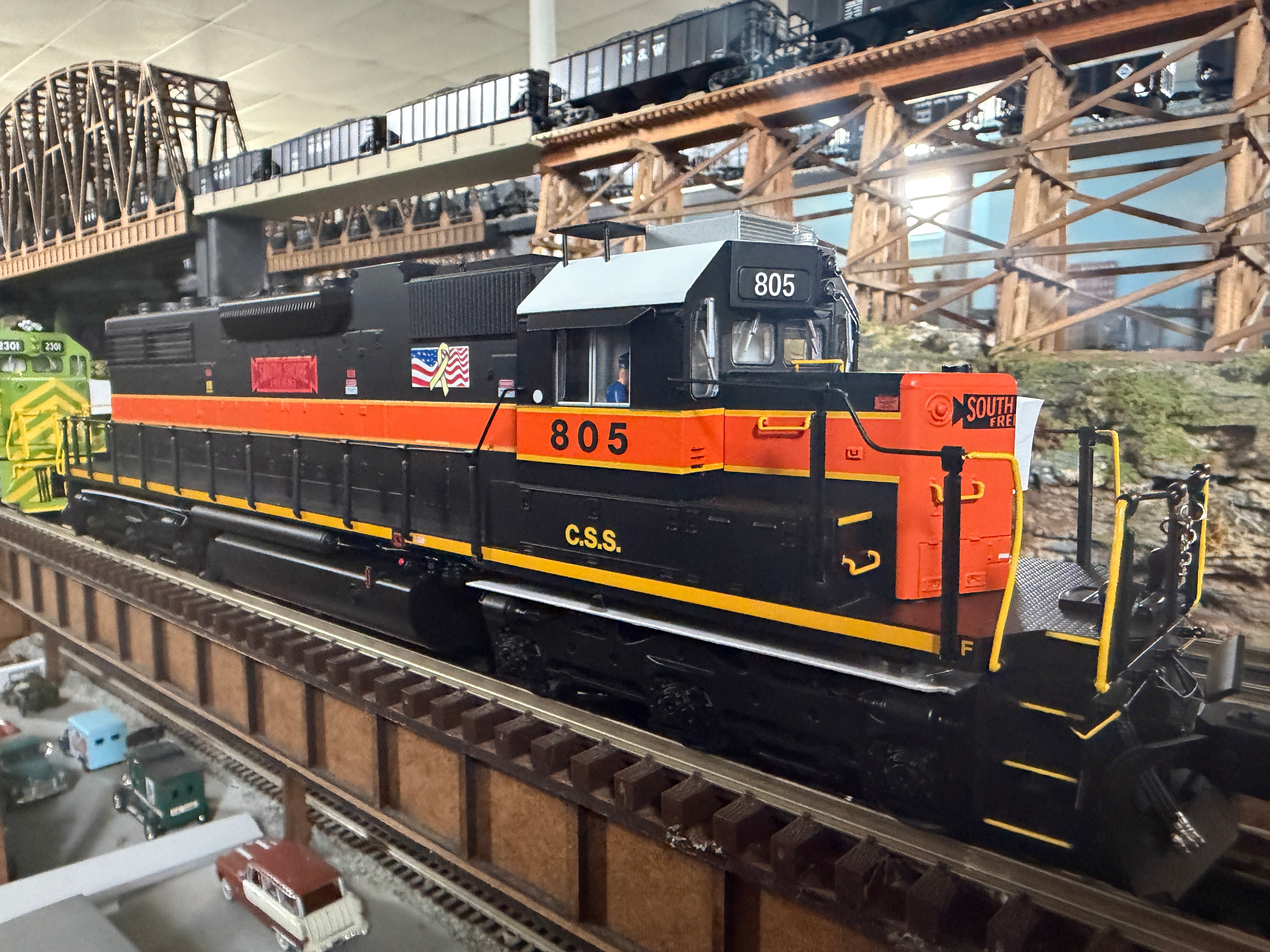 Lionel 2633682 - Legacy - SD-38 Diesel Locomotive "Chicago South Shore" #805 - Custom Run for MrMuffin'sTrains