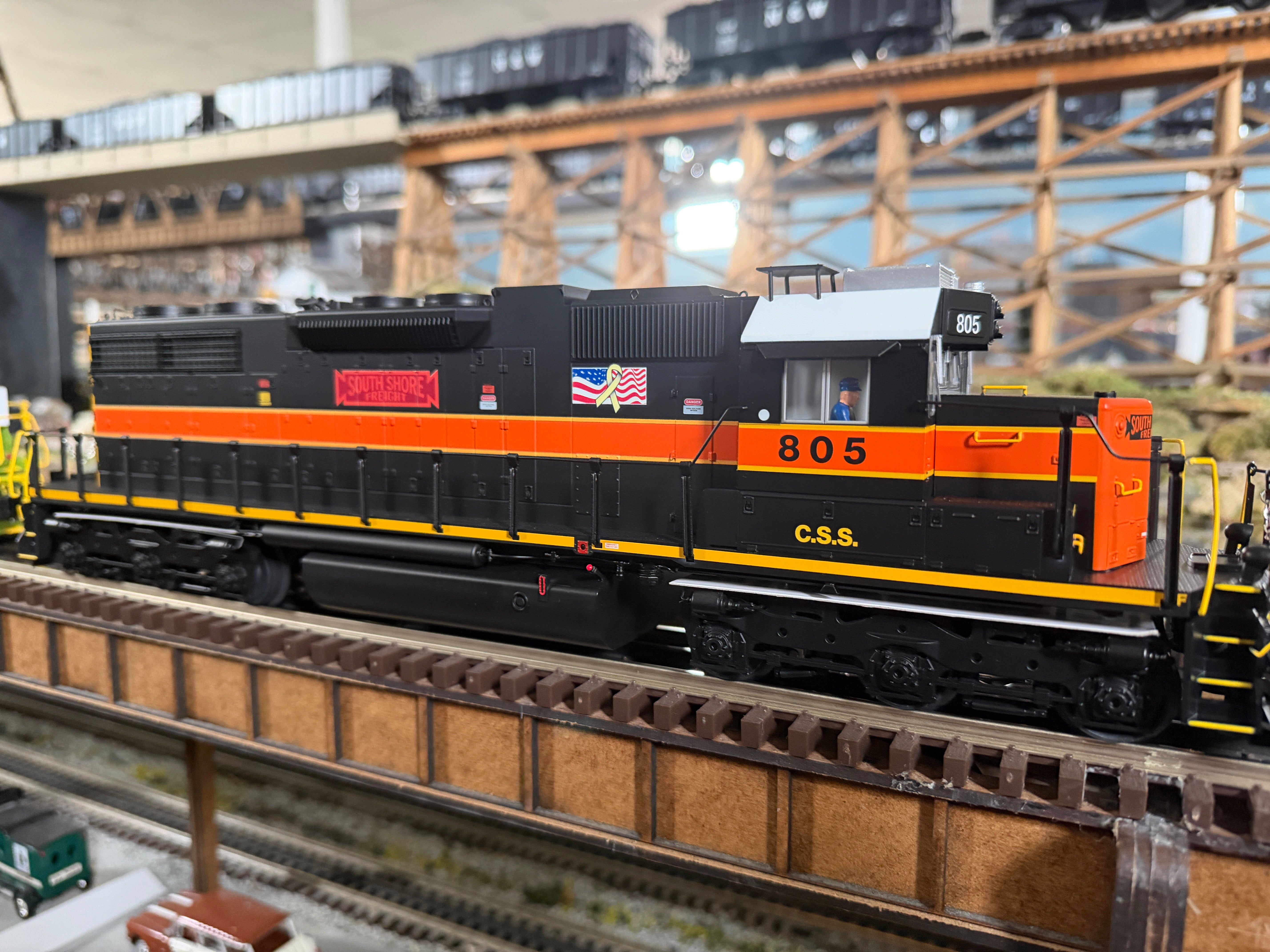 Lionel 2633682 - Legacy - SD-38 Diesel Locomotive "Chicago South Shore" #805 - Custom Run for MrMuffin'sTrains