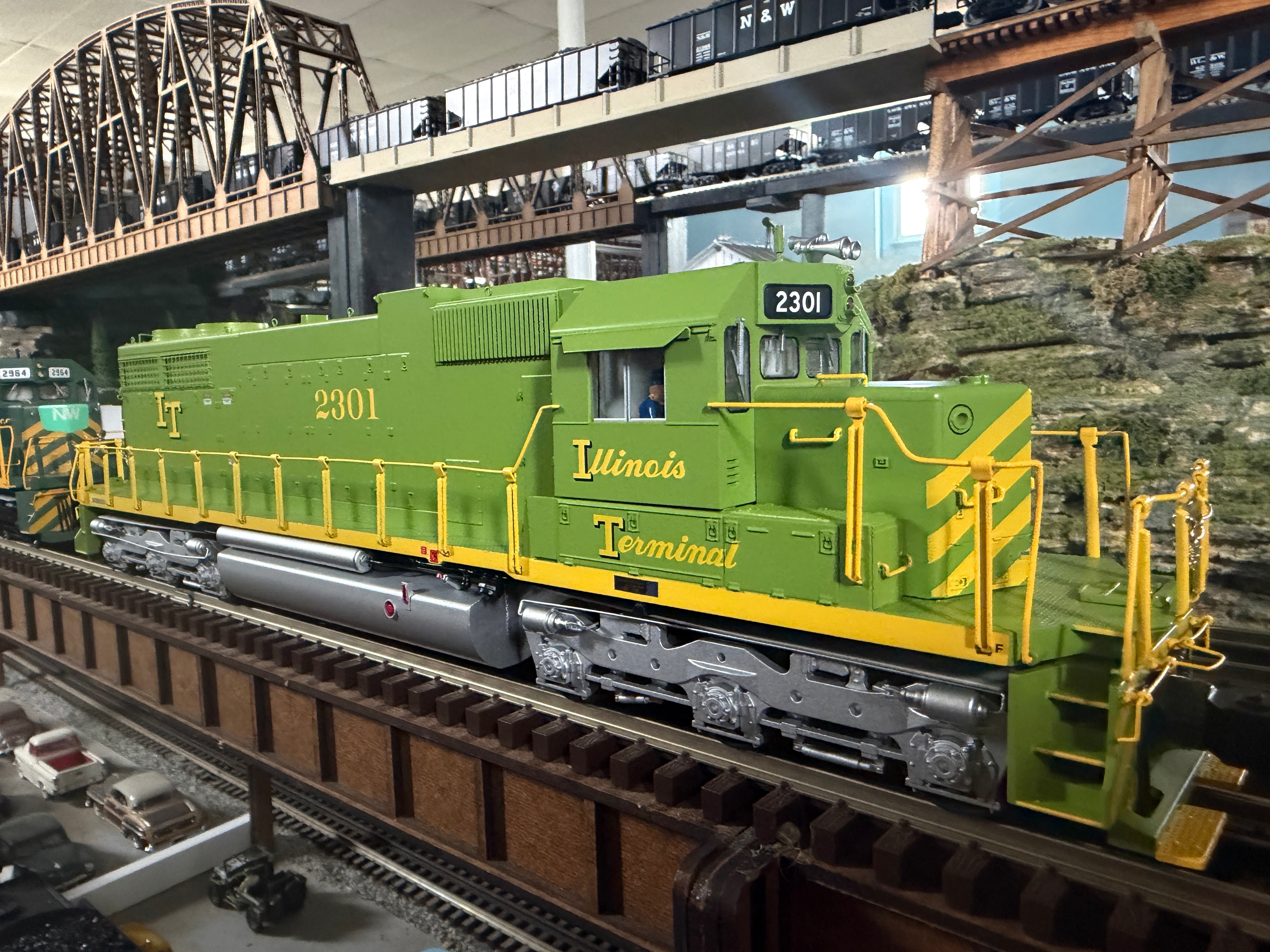 Lionel 2633700 - Legacy - SD-38 Diesel Locomotive "Illinois Terminal" #2301 - Custom Run for MrMuffin'sTrains