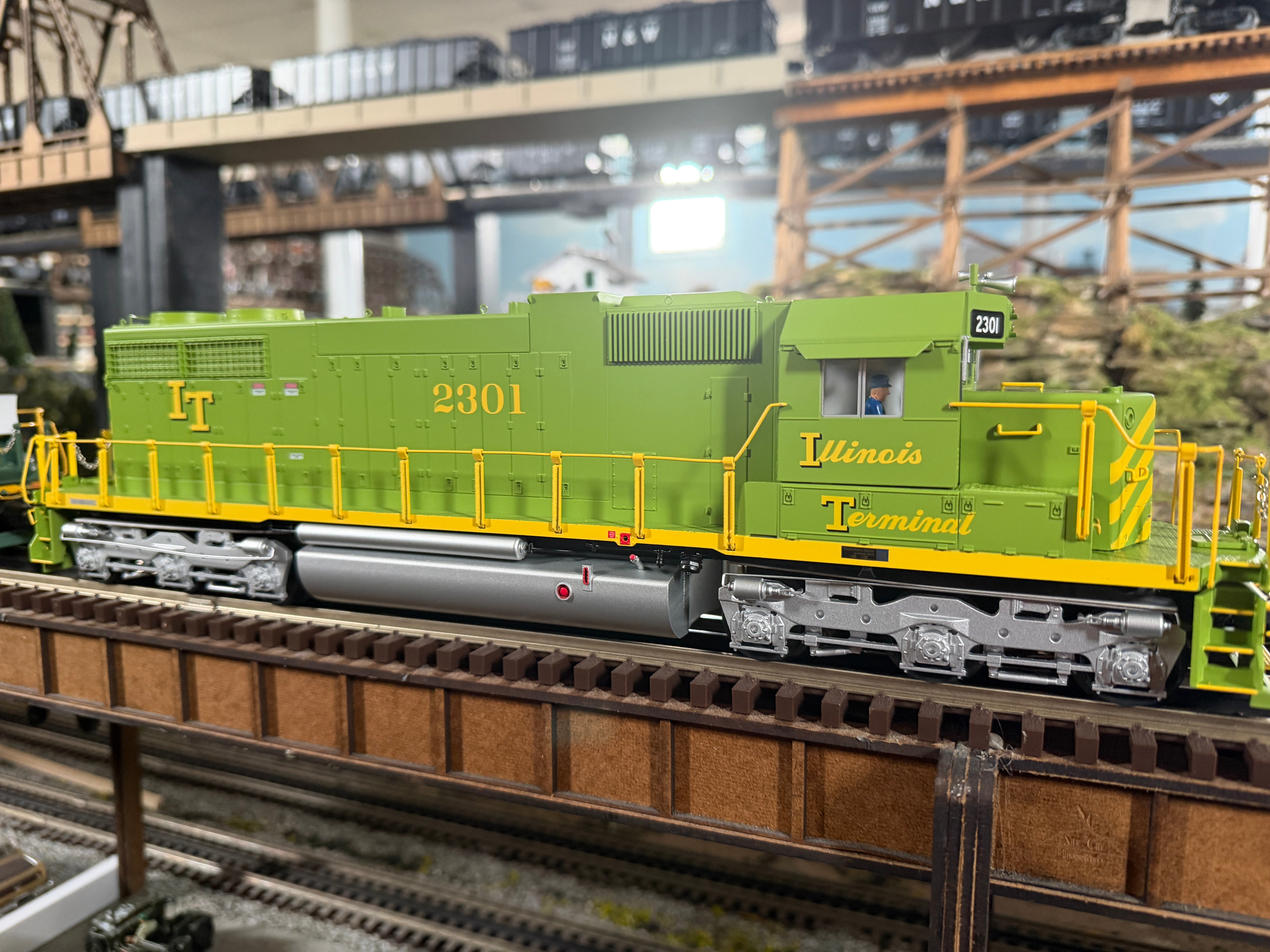 Lionel 2633700 - Legacy - SD-38 Diesel Locomotive "Illinois Terminal" #2301 - Custom Run for MrMuffin'sTrains