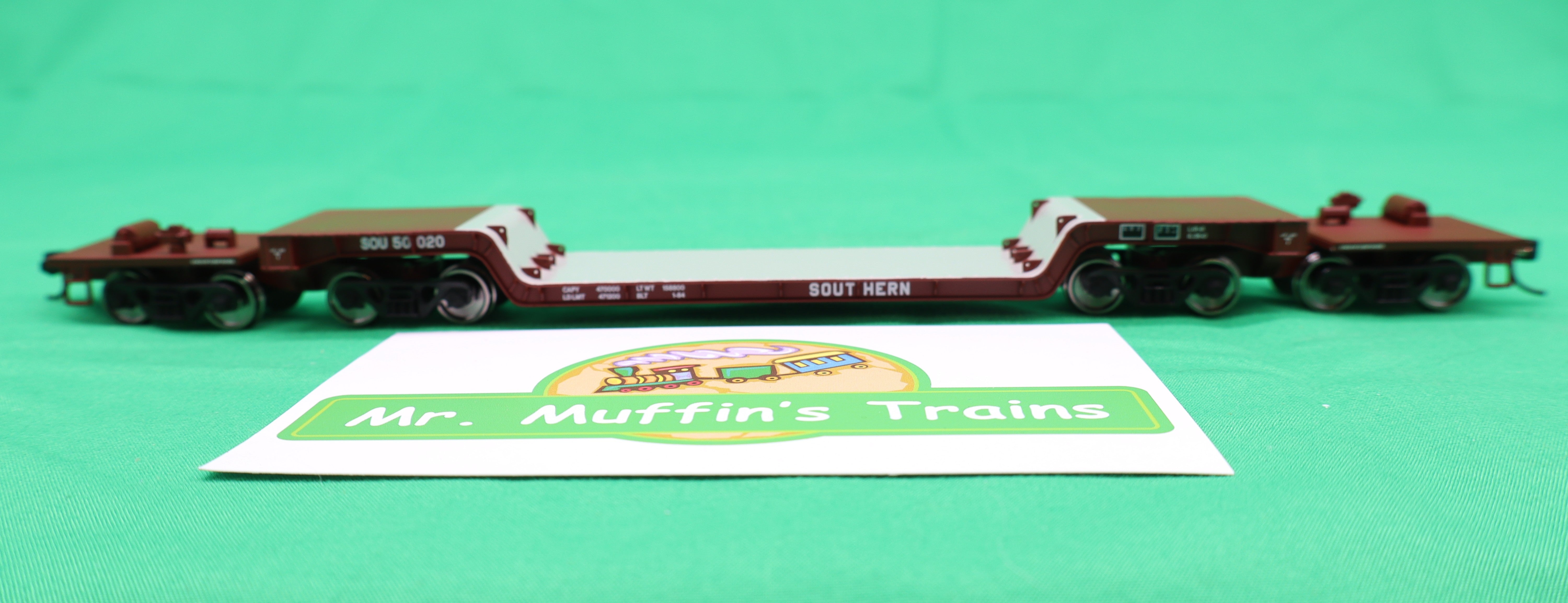 Walthers HO 910-50235 - Mainline - 81' 8-Axle Depressed Center Flatcar "Southern" #50030