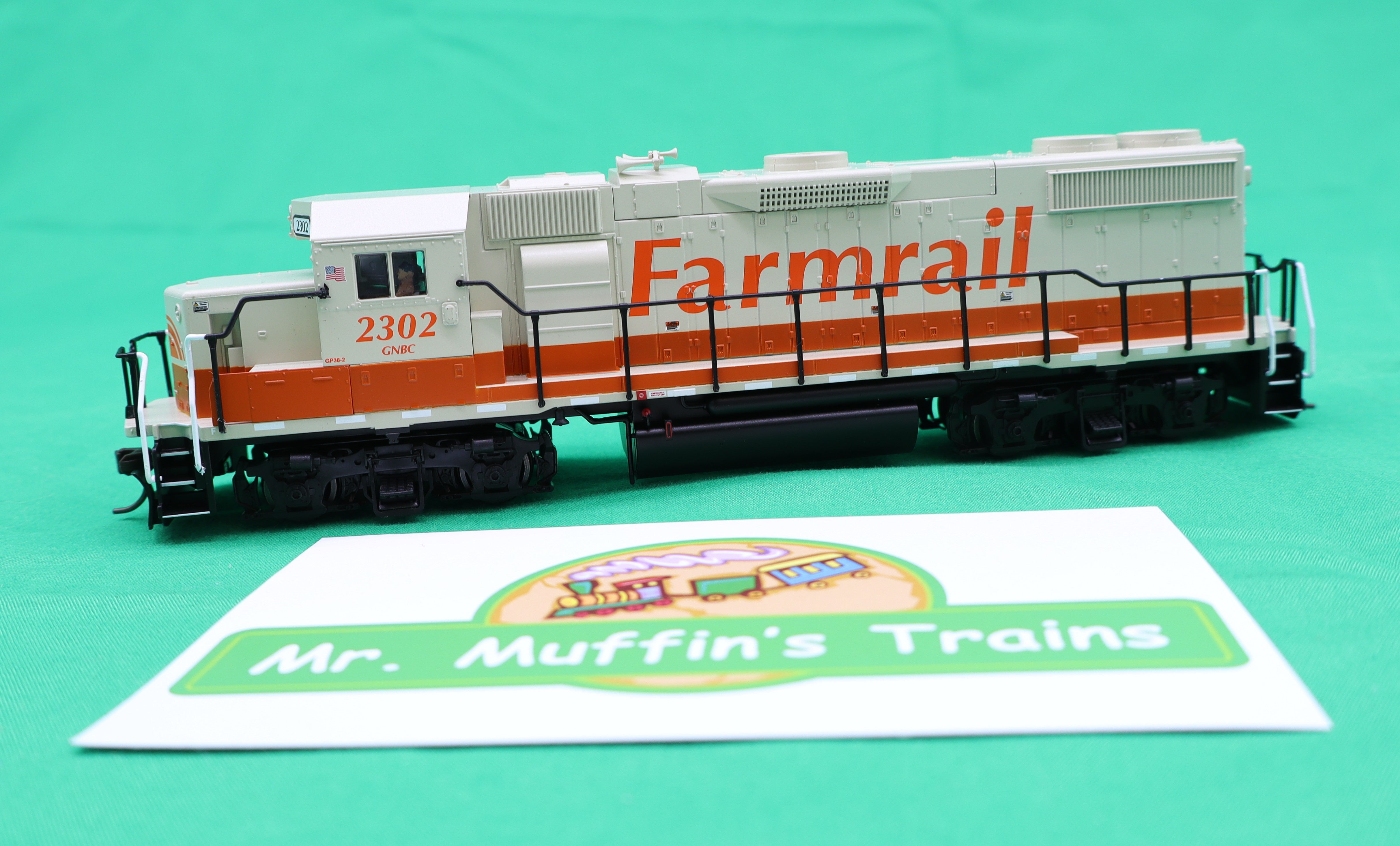 Atlas HO 10004576 - Trainman - Gold - GP38-2 Diesel Locomotive "FarmRail" #2302