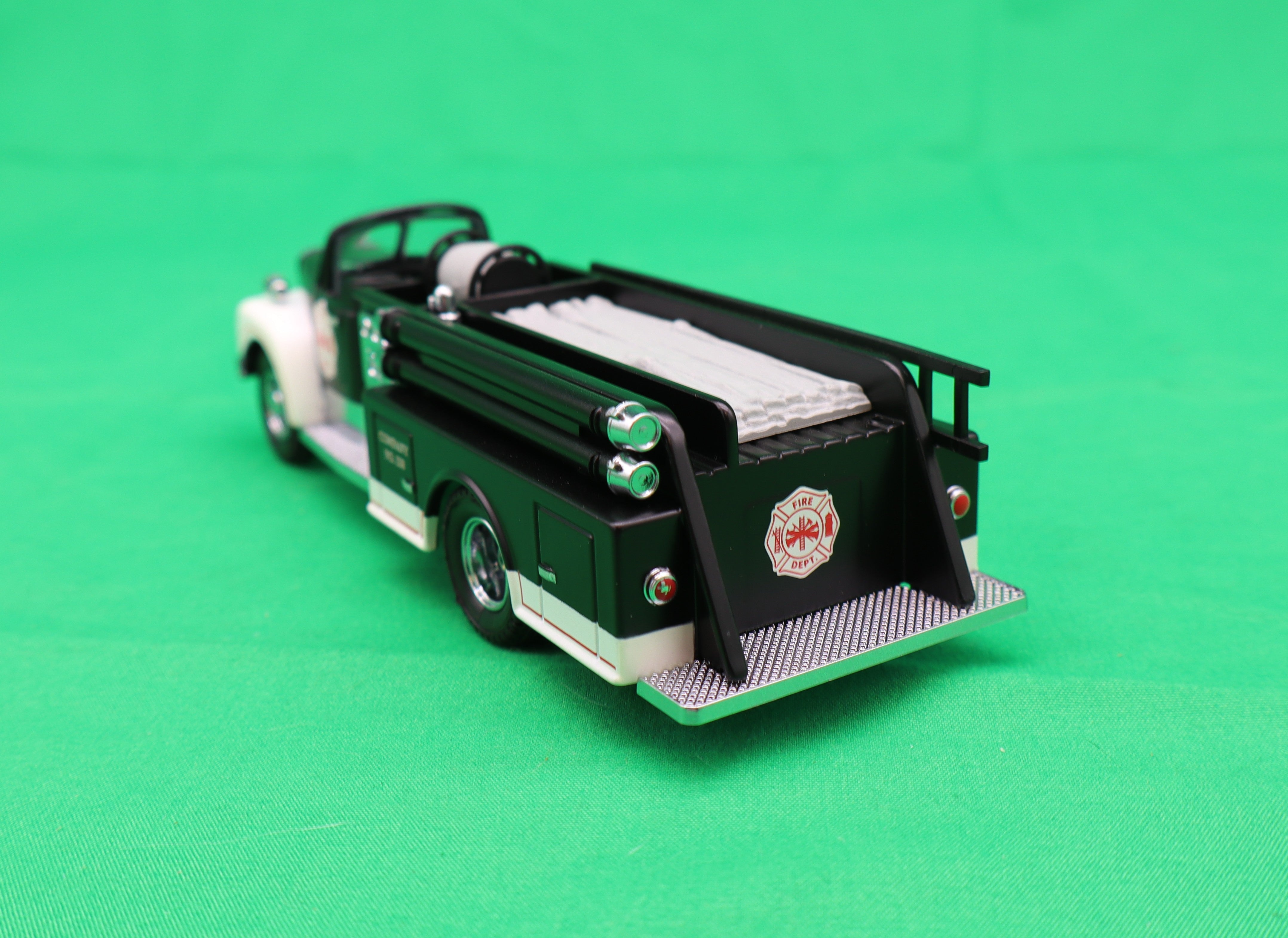 Lionel 2230090 - Fire Truck (Black) - MrMuffin'sTrains