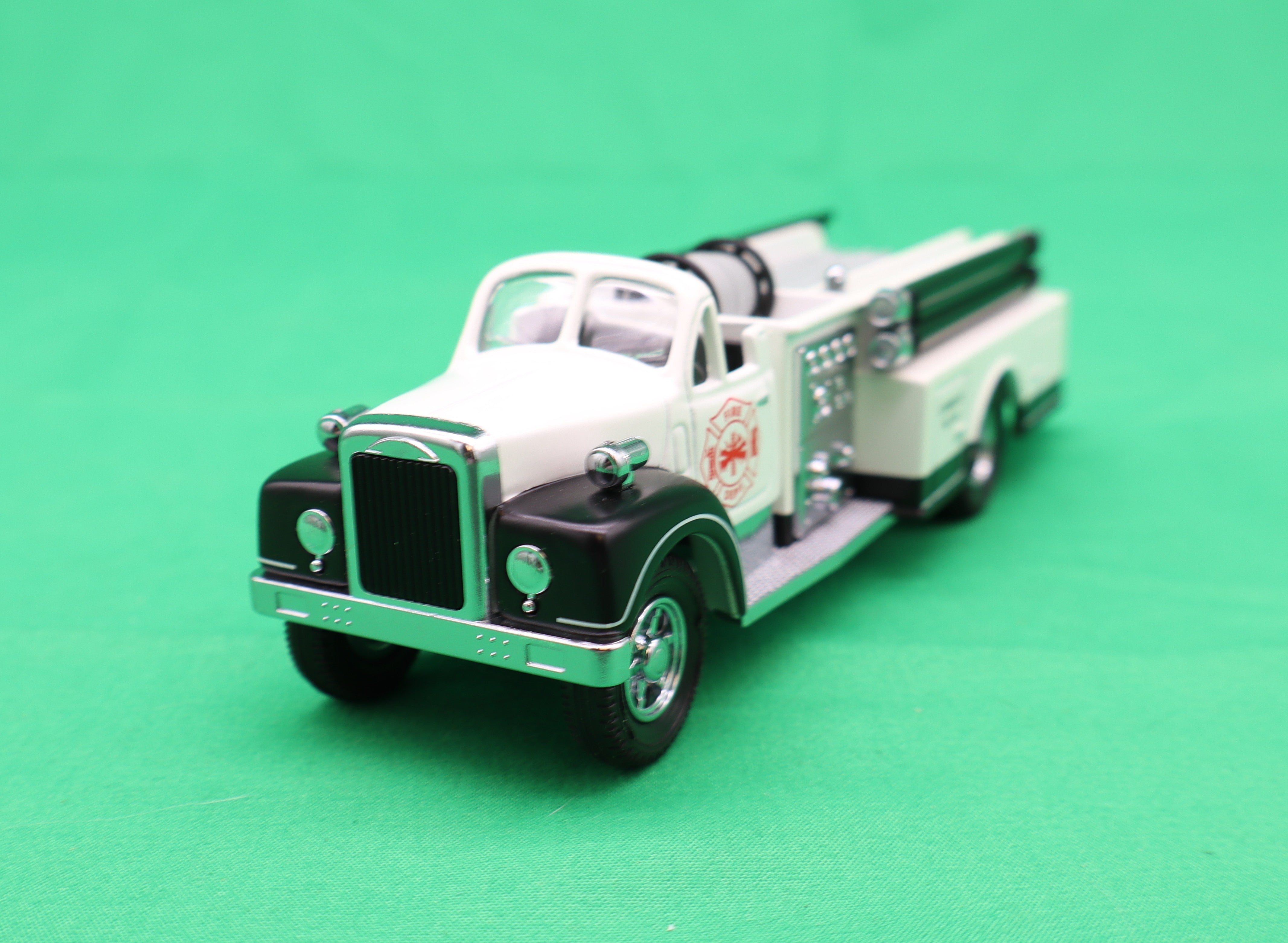 Lionel 2230080 - Fire Truck (White)