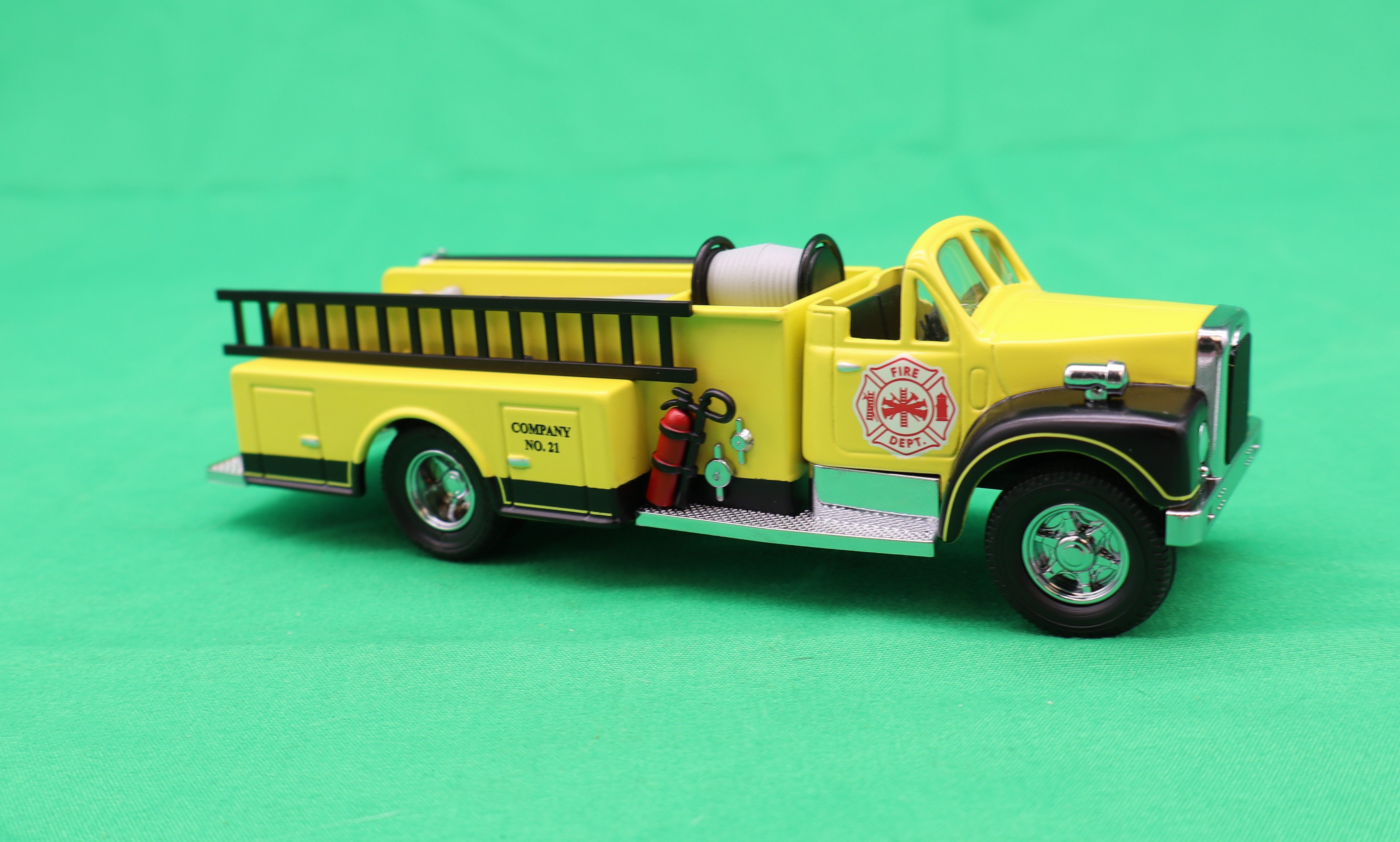 Lionel 2230070 - Fire Truck (Yellow)