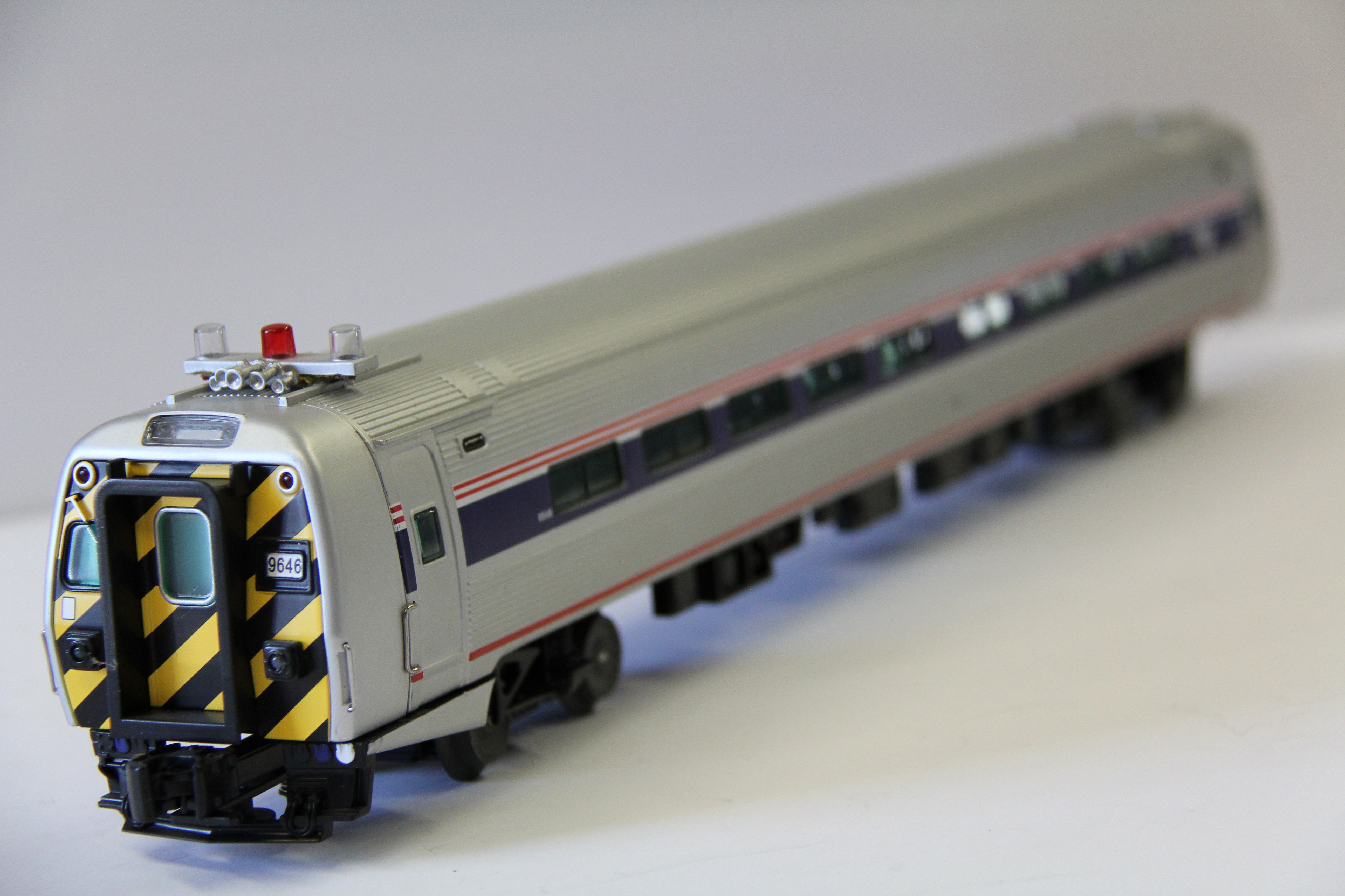 Lionel 6-35433 Amtrak Amfleet Phase IV B Passenger Car Add-on 2 Pack & Lionel 6-35454 Cab Car-Second hand-M6826