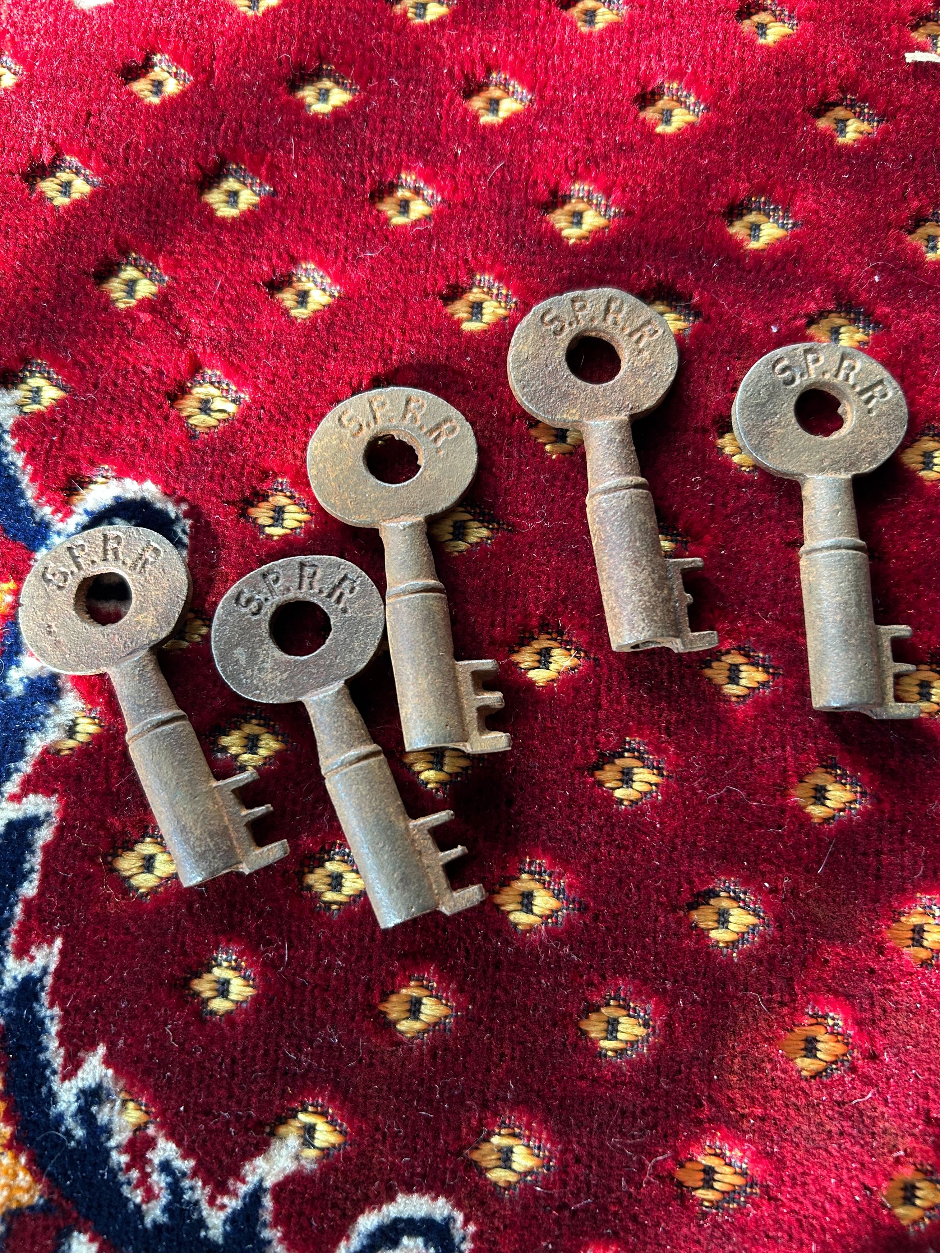 Southern Pacific Railroad Cast Iron Railroad Keys-Set of 5-Second hand-M6921