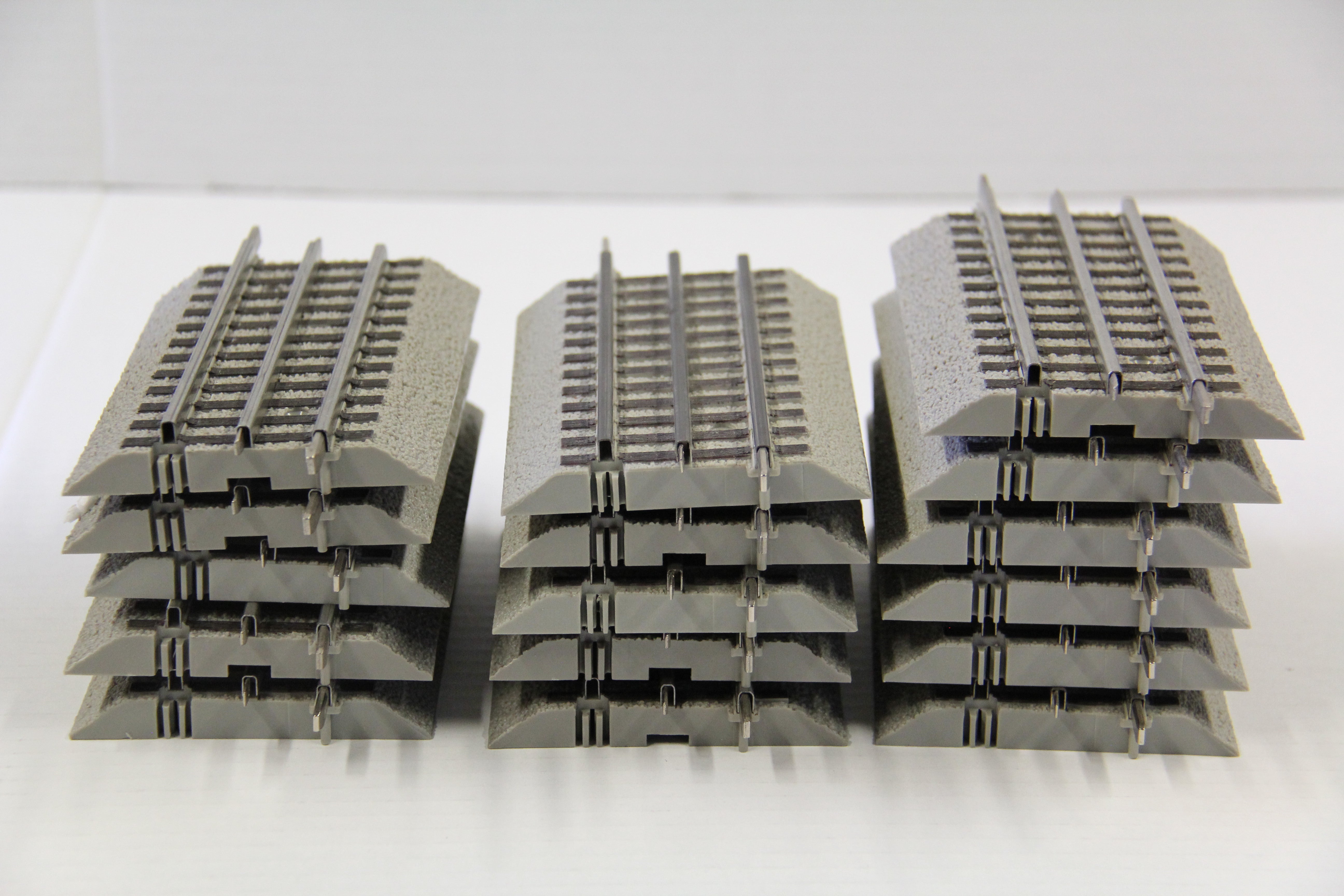 Lionel FasTrack 5 in. Insulator Set of 16-Second hand-M6830