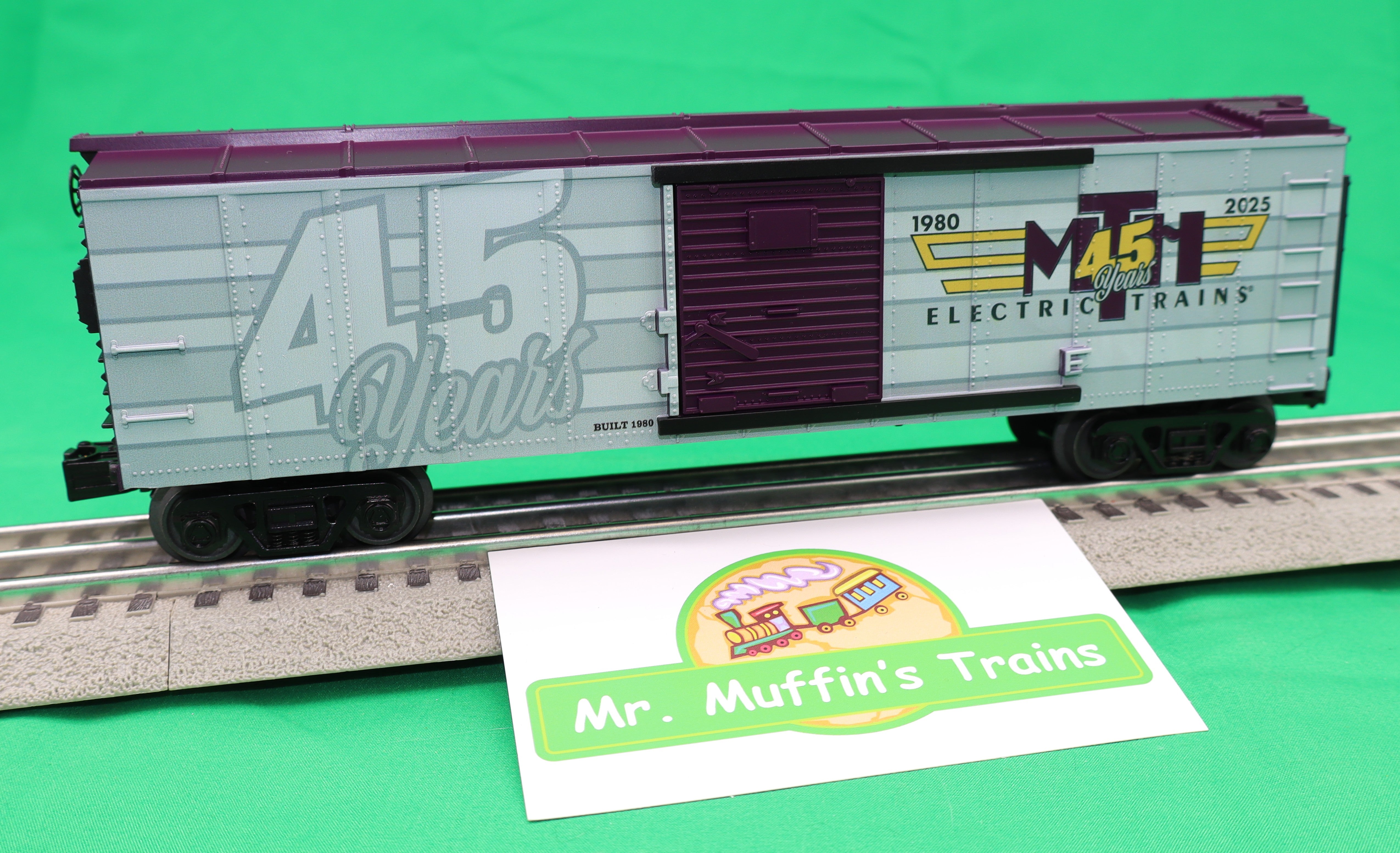 MTH 30-71254 - RailKing - 40' Box Car "MTH Electric Trains" #2025 (45th Anniversary)