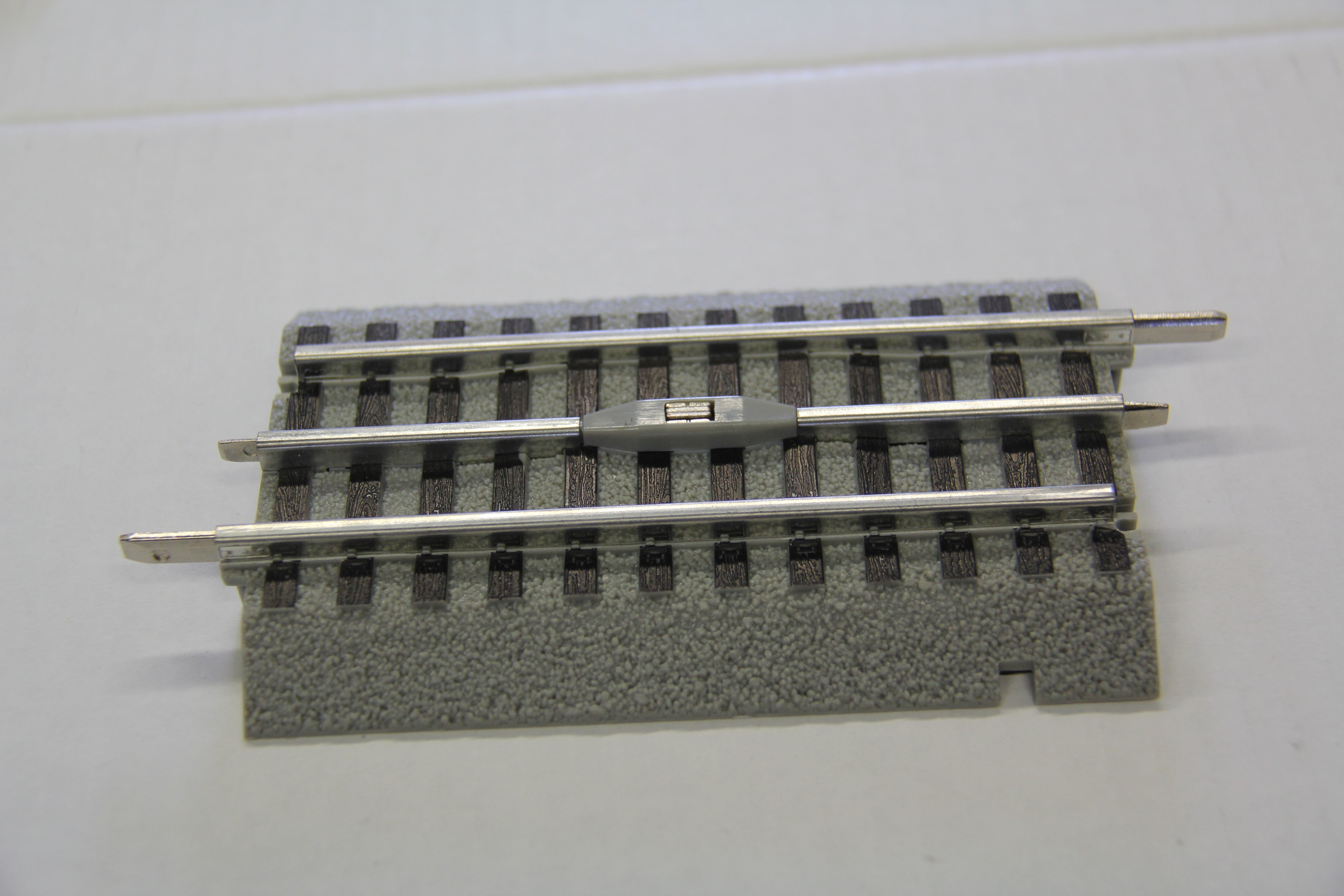Lionel FasTrack Uncoupling Track Set of 2-Second hand-M6835