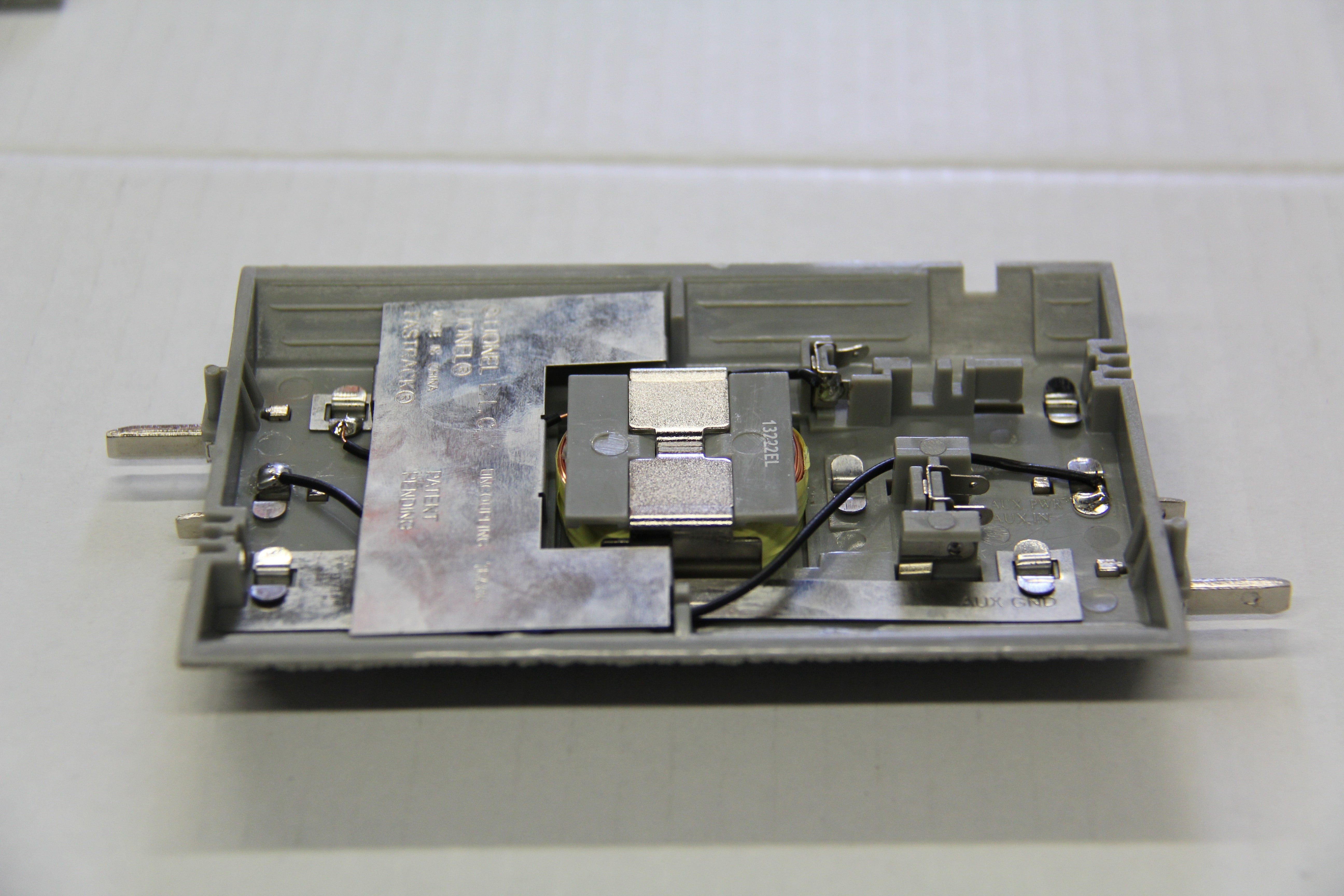 Lionel FasTrack Uncoupling Track Set of 2-Second hand-M6835