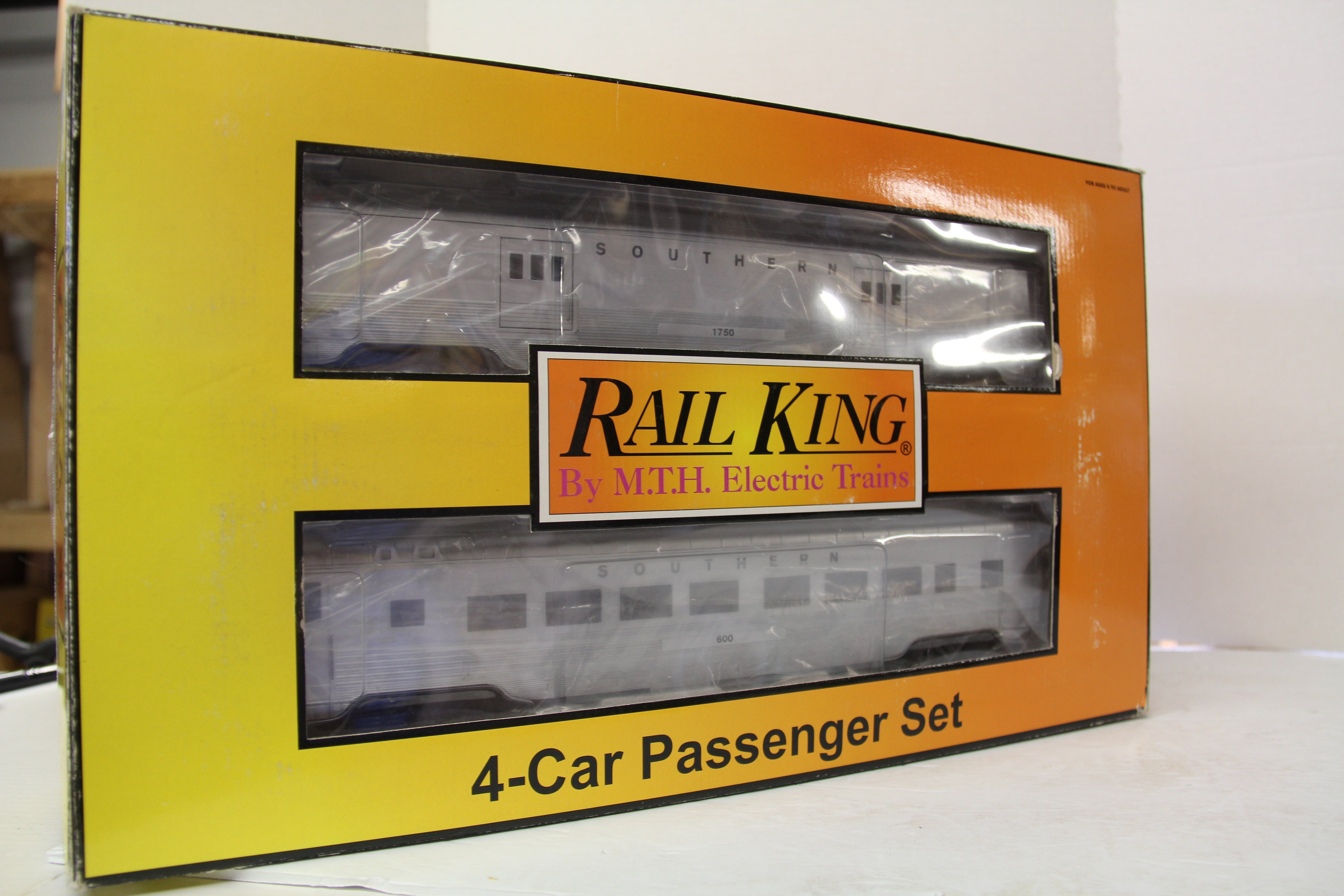 Rail King 30-67410 Southern 4-Car 60' Streamlined Passenger Set-Second hand-M5253