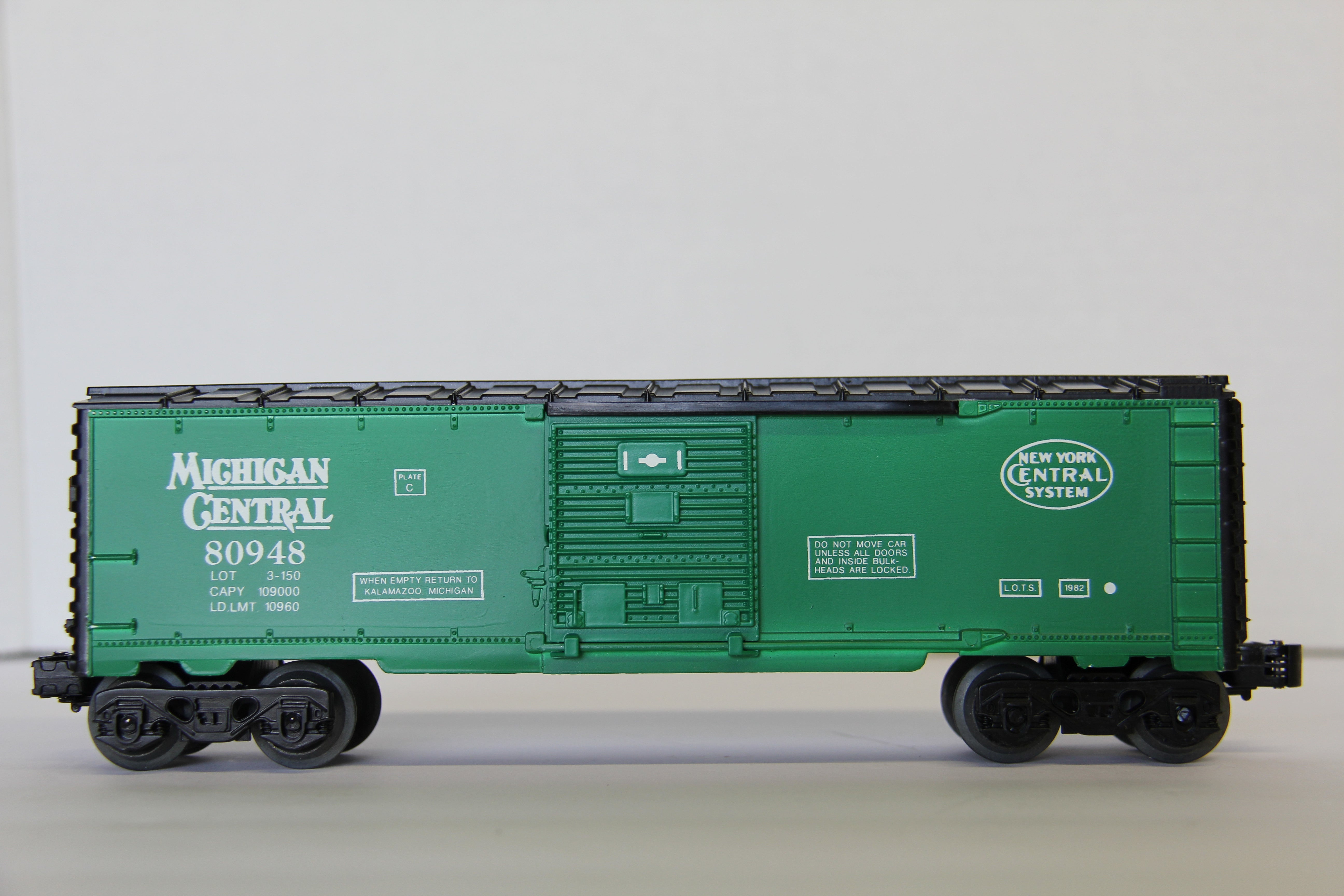Lionel Michigan Central Boxcar #80948 WRONG BOX-Second hand-M6842