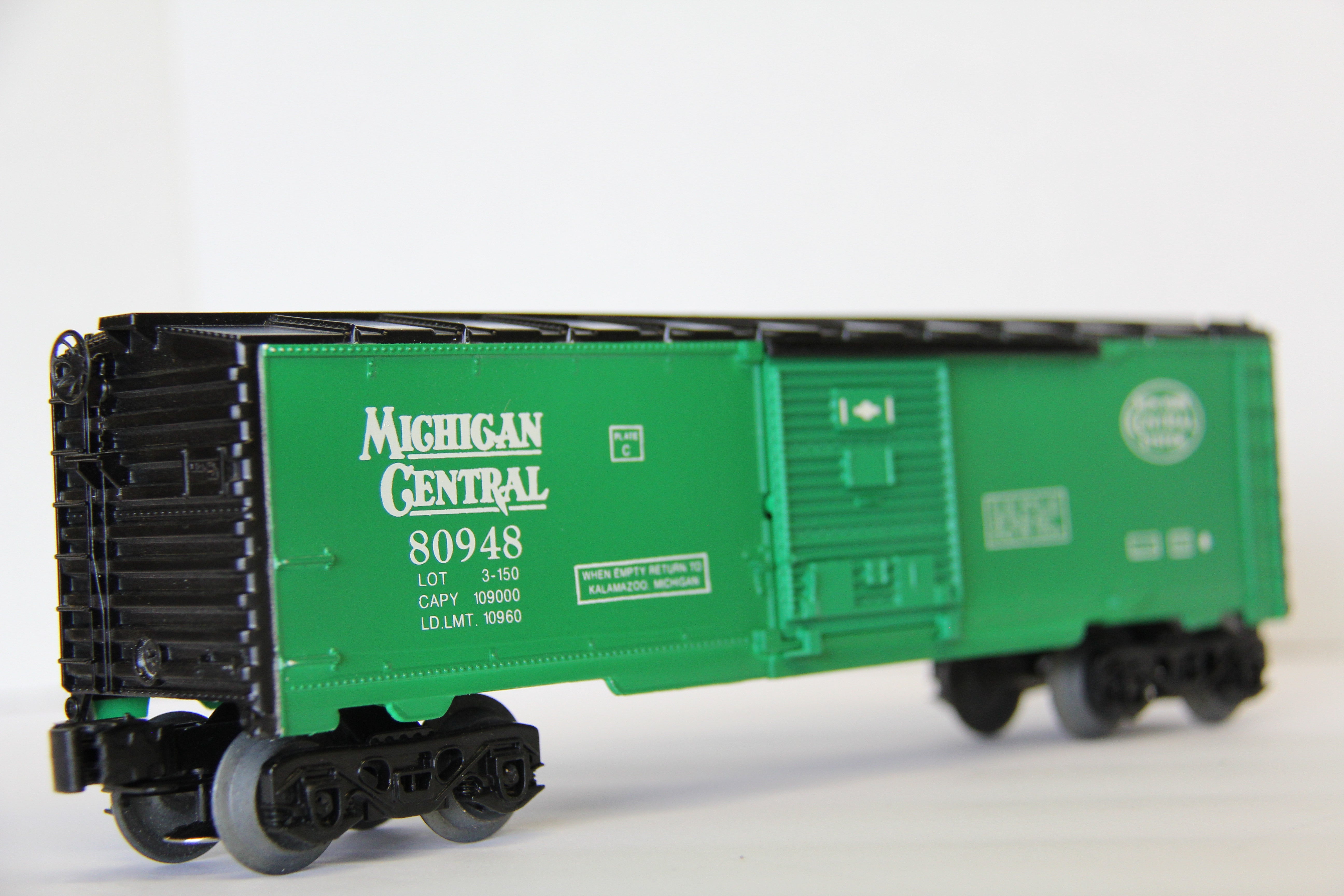Lionel Michigan Central Boxcar #80948 WRONG BOX-Second hand-M6842