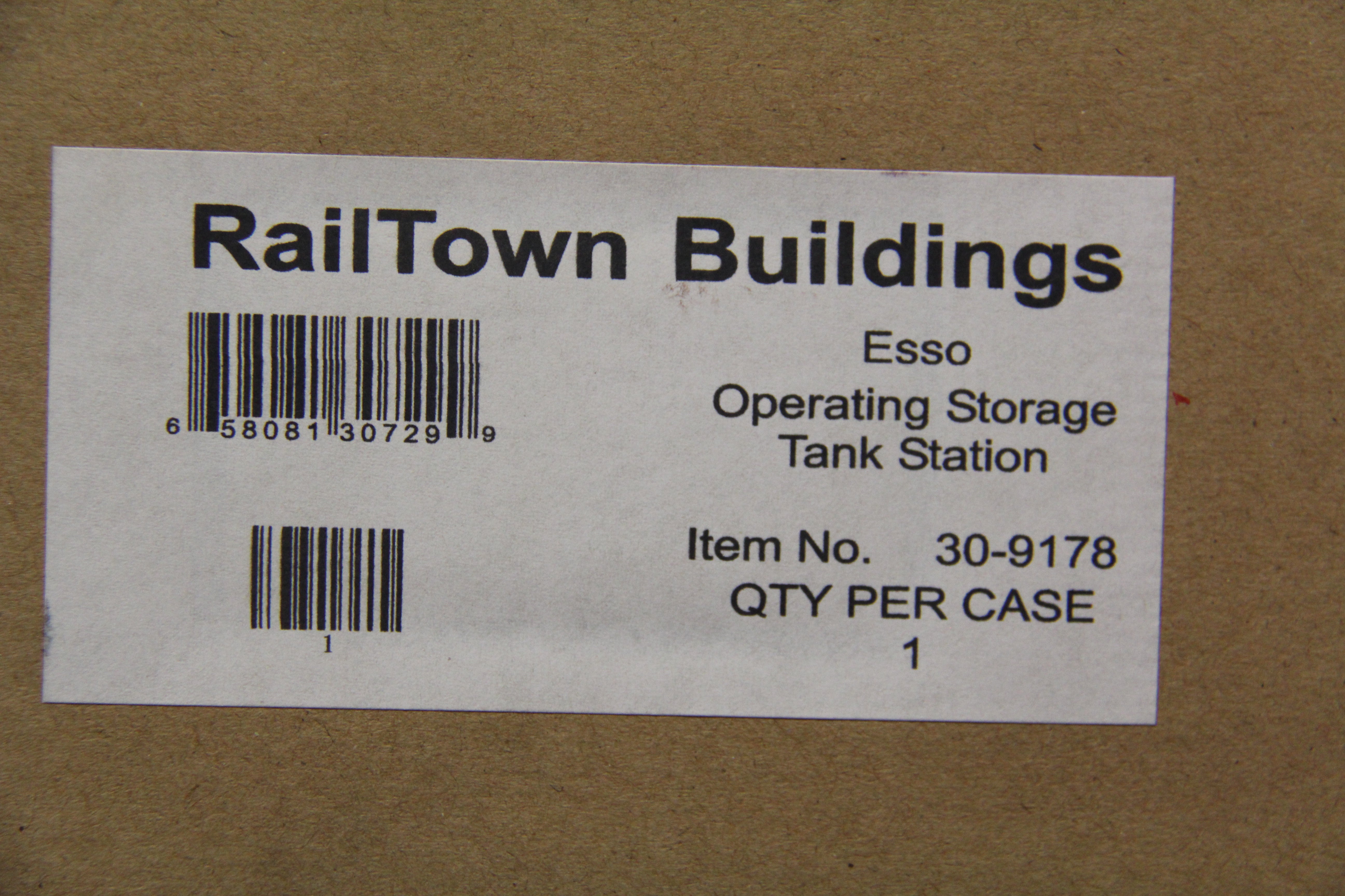 Rail King 30-9178 Esso Operating Storage Tank Station-Second hand-M5275