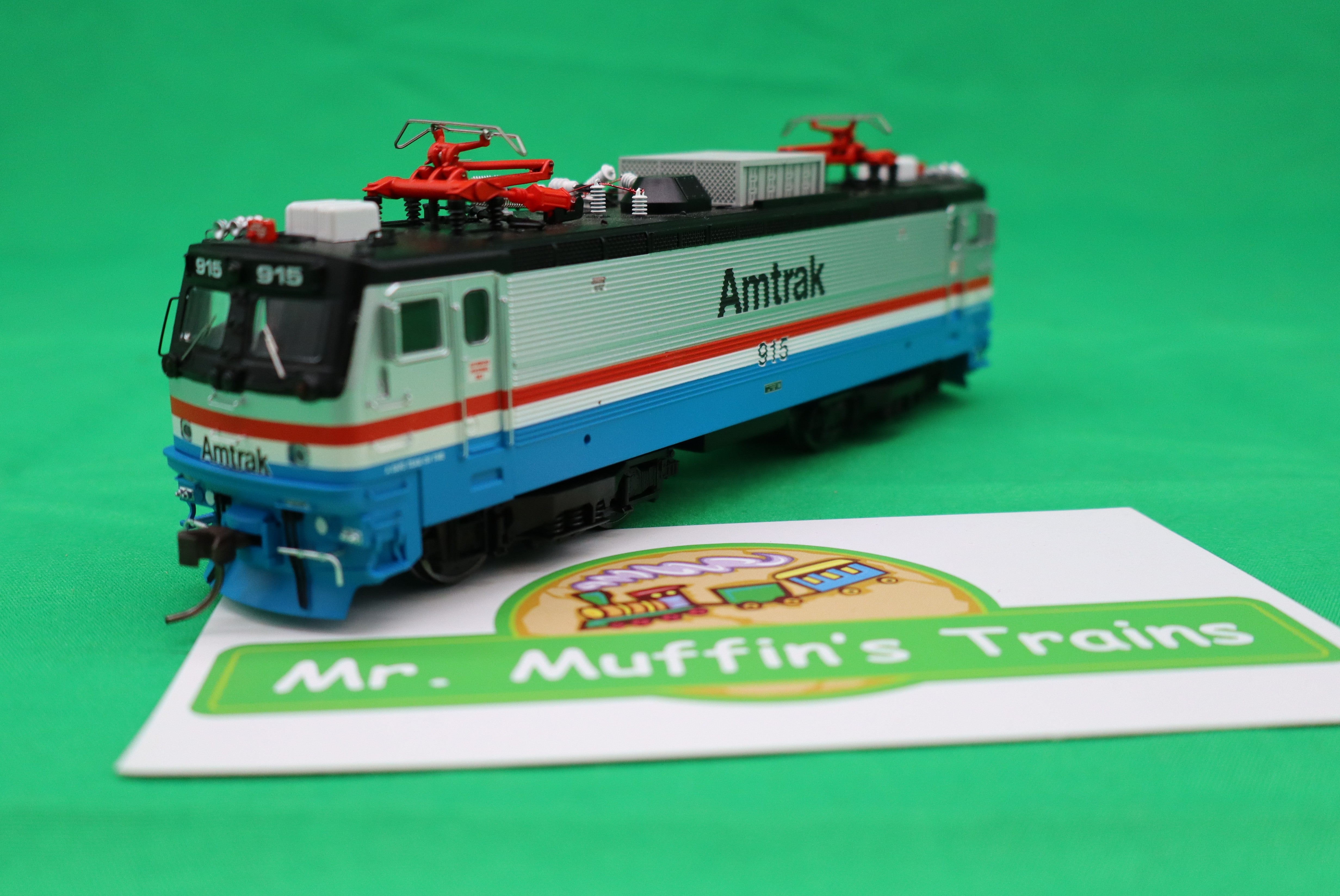 Atlas HO 10004642 - Master - Gold - AEM-7 Electric Locomotive "Amtrak" #915 (Phase III - Late '90s)
