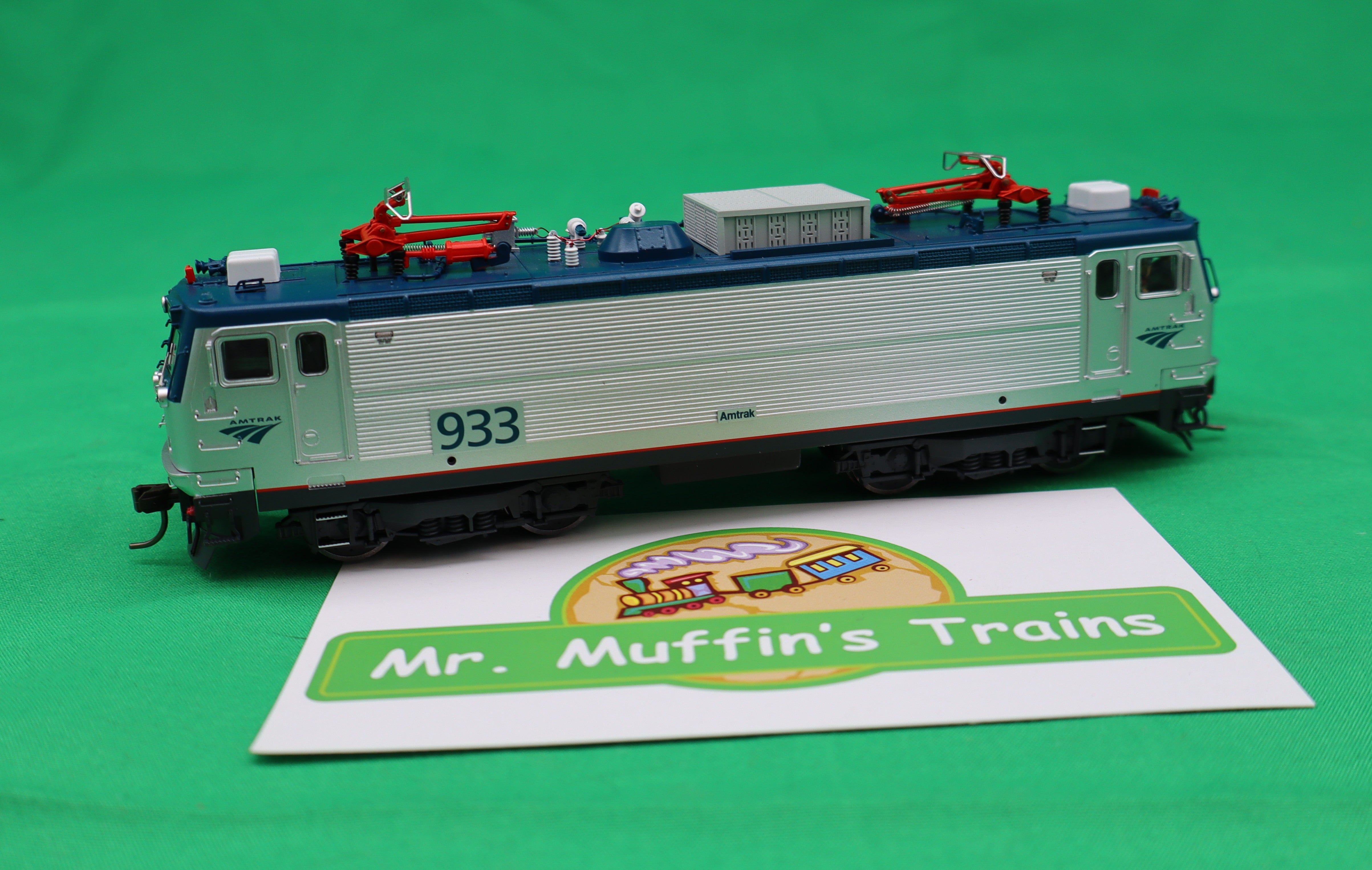 Atlas HO 10004651 - Master - Gold - AEM-7 Electric Locomotive "Amtrak" #933 (Phase V w/ Travelmark)