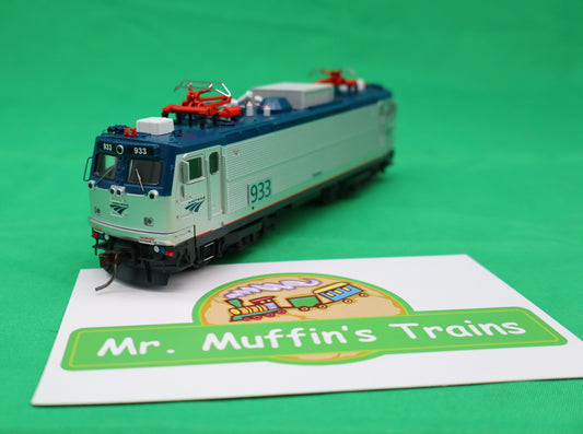 Atlas HO 10004651 - Master - Gold - AEM-7 Electric Locomotive "Amtrak" #933 (Phase V w/ Travelmark)