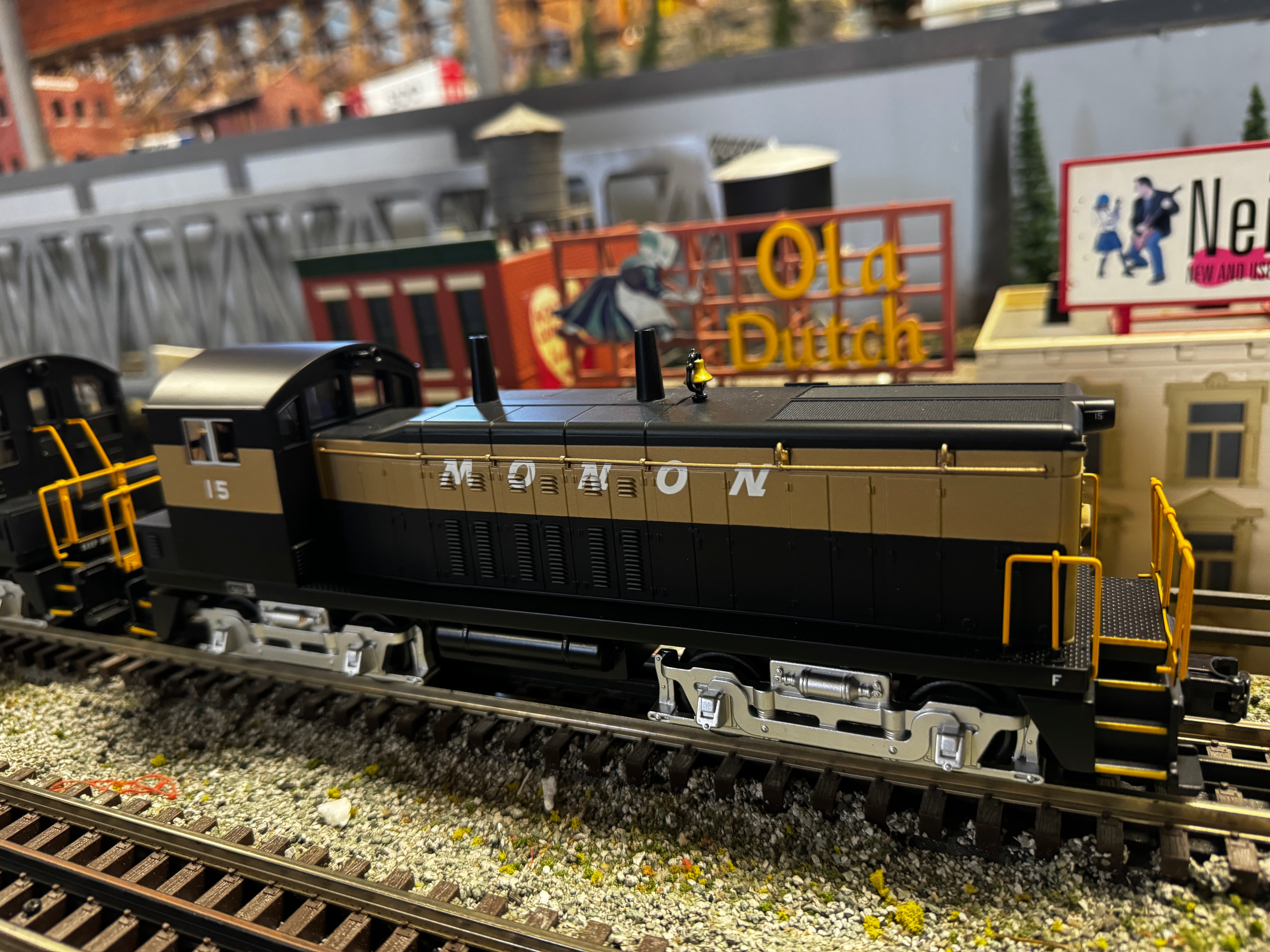 MTH 30-21142-1 - EMD NW-2 Switcher Diesel Engine "Monon" #15 w/ PS3 - Custom Run for MrMuffin'sTrains