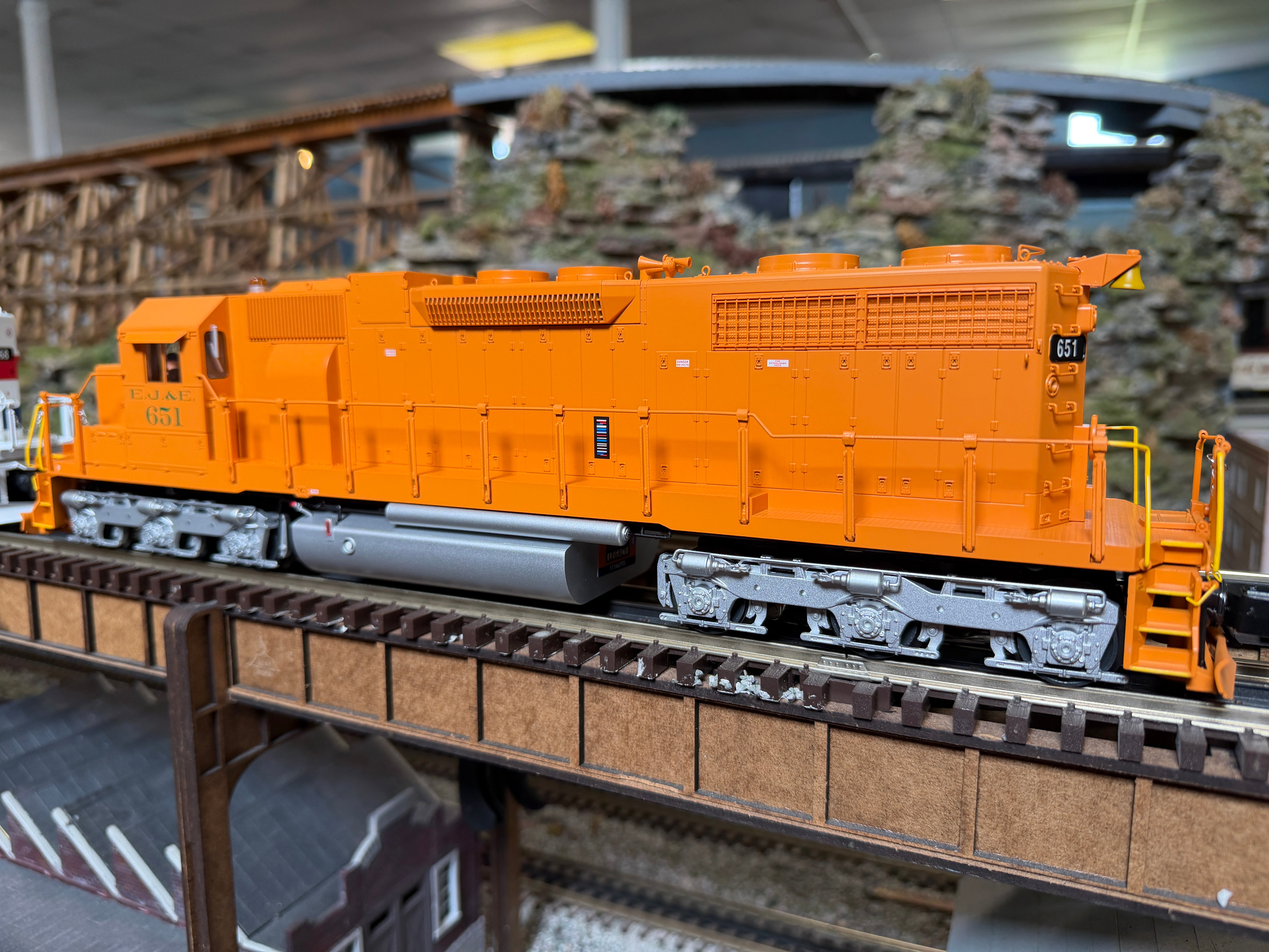 Lionel 2633361 - Legacy - SD-38 Diesel Locomotive "Elgin, Joliet & Eastern" #651