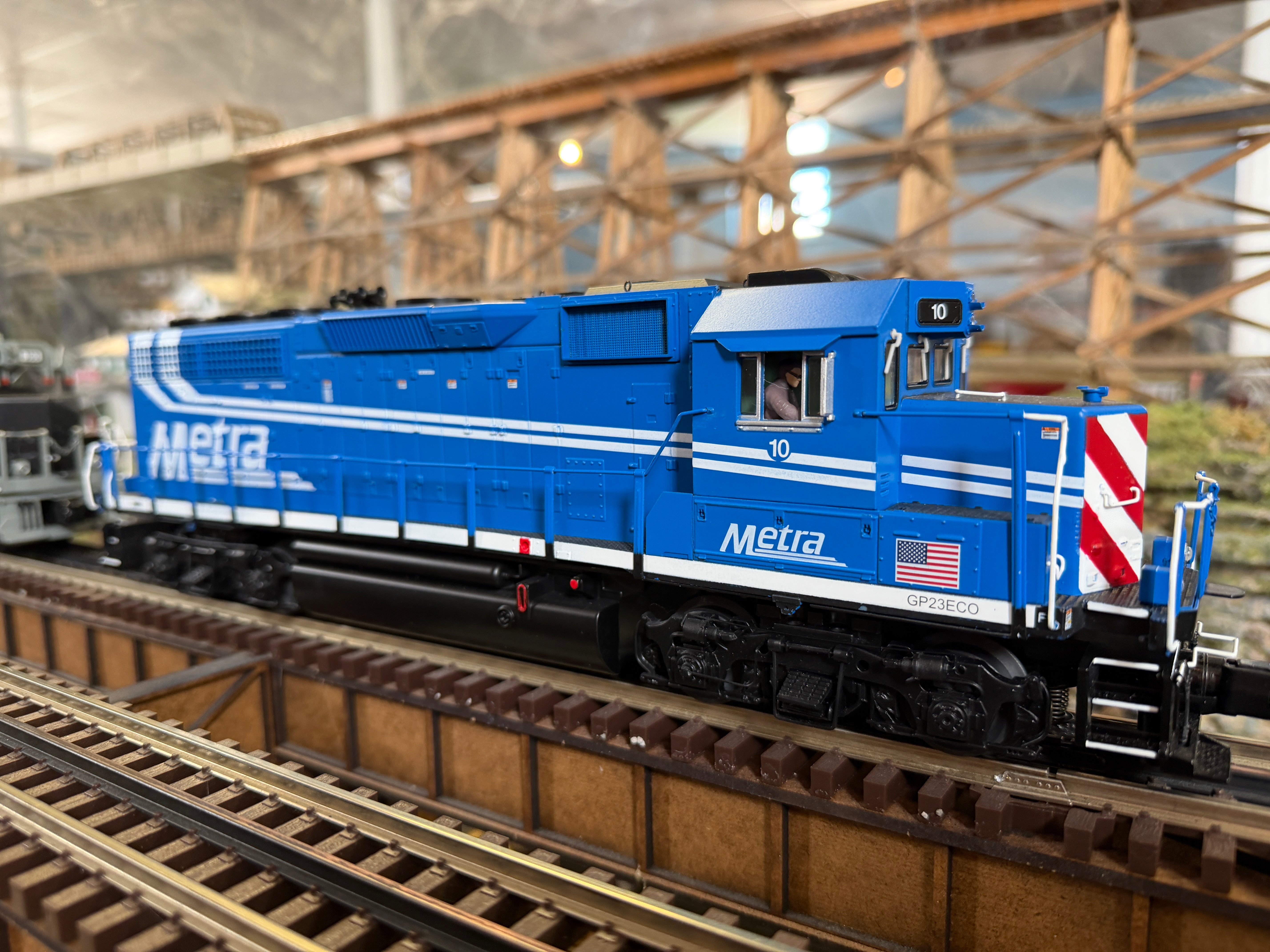 Atlas O 30138576 - Premier - GP40 Diesel Locomotive "Metra" #10 - Operates with MTH's DCS 3.0