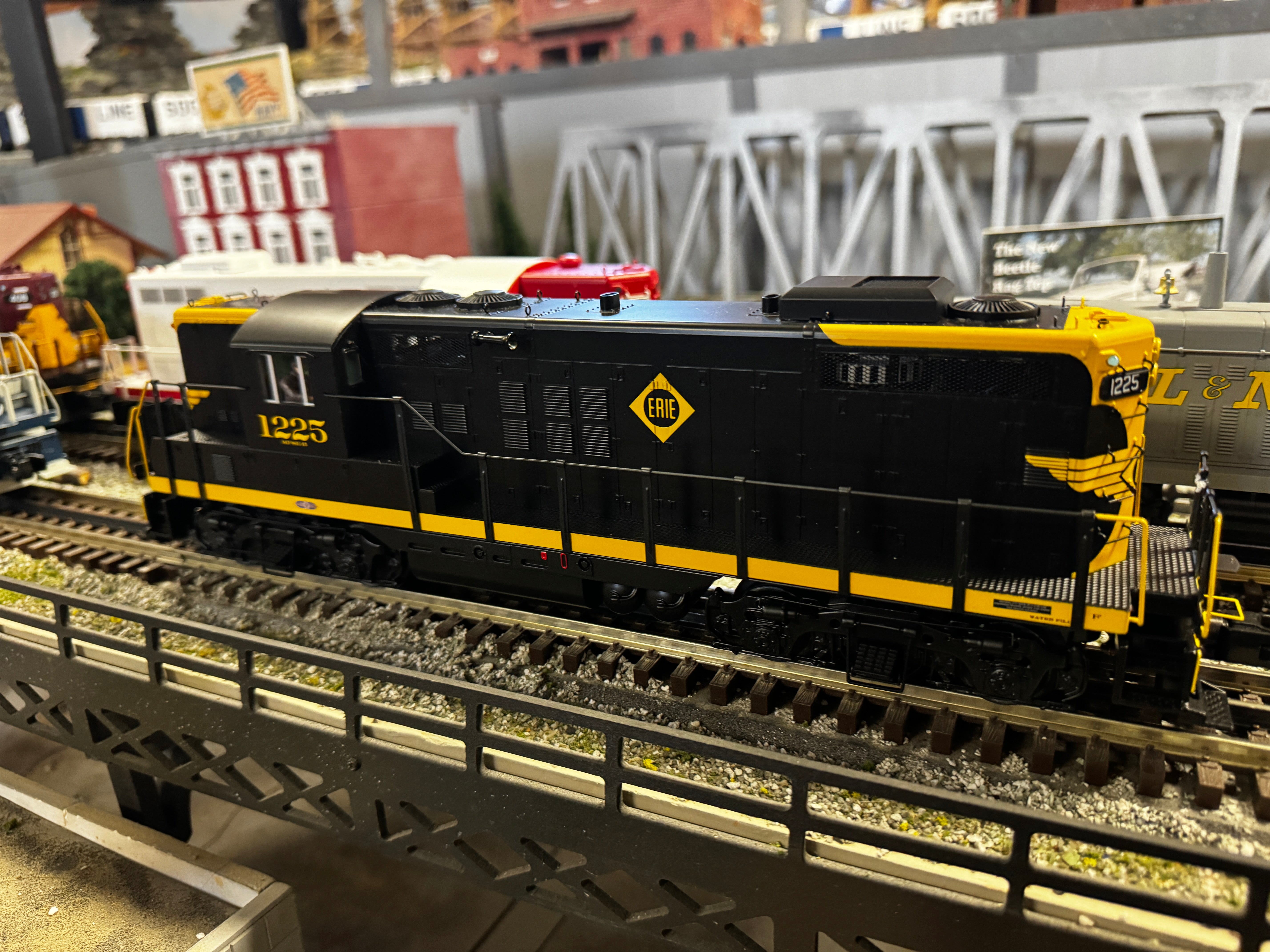 MTH 20-21746-1 - GP-7 Diesel Engine "Erie" #1225 w/ PS3