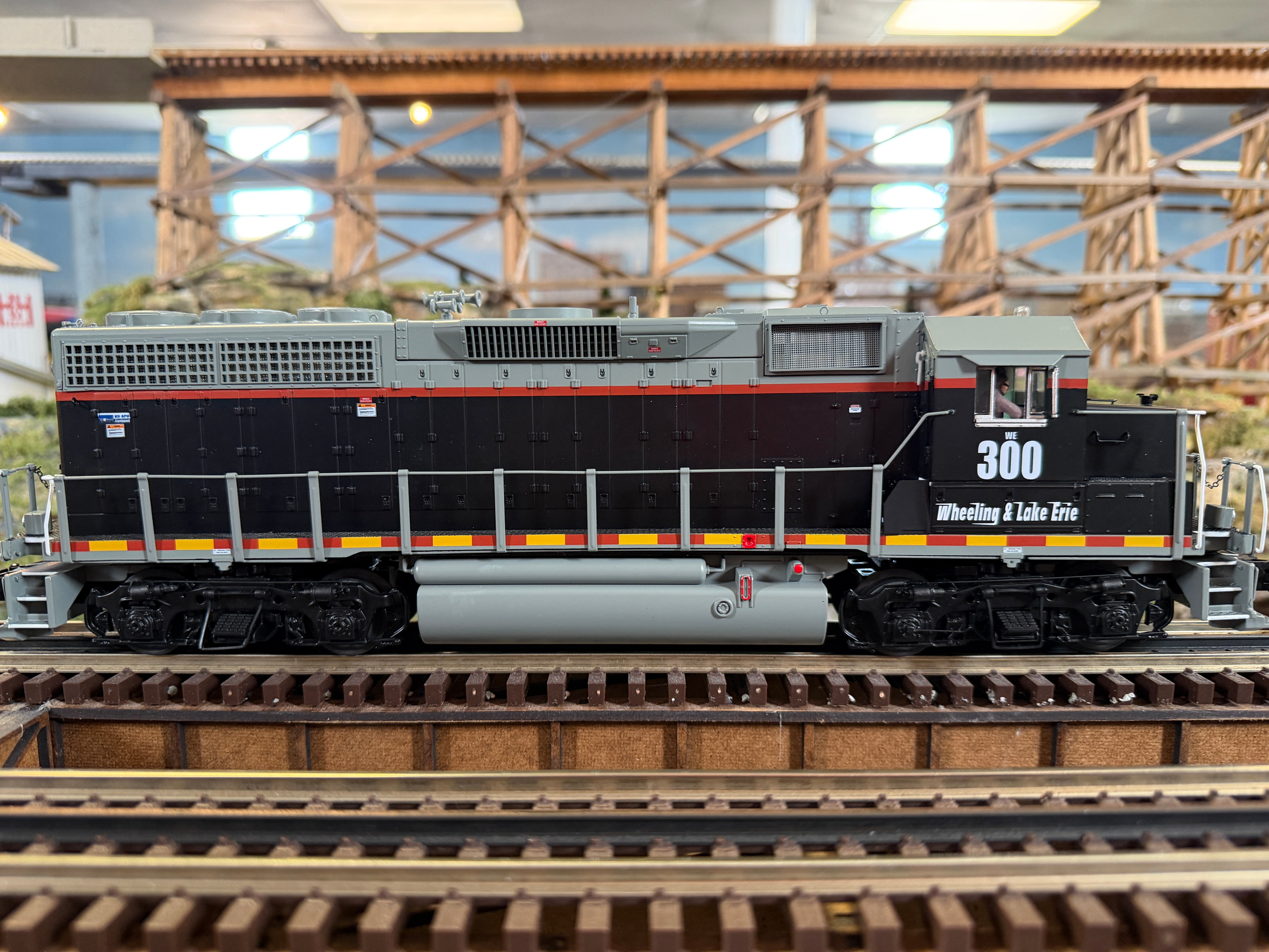 Atlas O 30138690S - Premier - GP40 Diesel Locomotive "Wheeling & Lake Erie" #300 - Custom Run for MrMuffin'sTrains