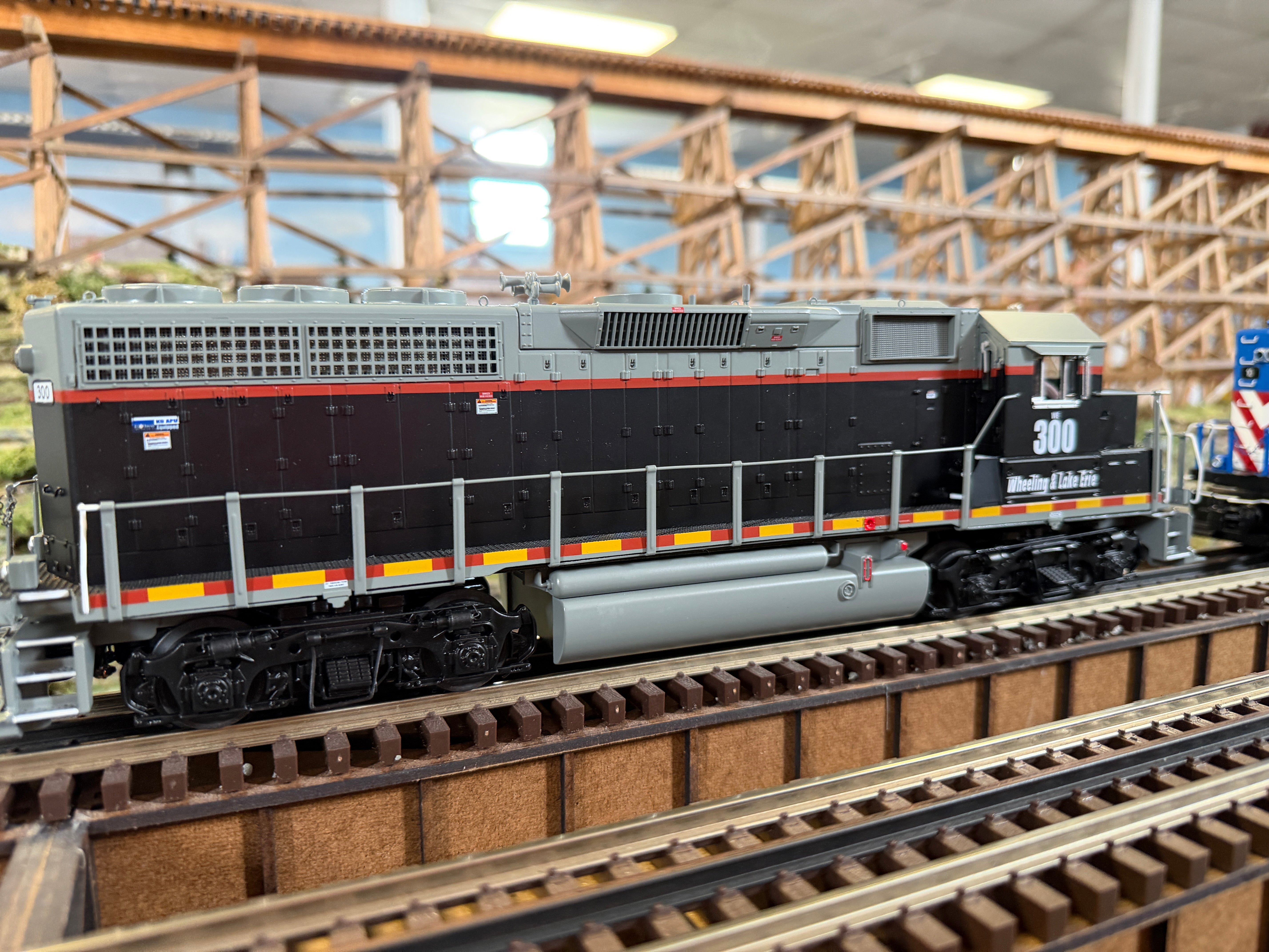 Atlas O 30138690S - Premier - GP40 Diesel Locomotive "Wheeling & Lake Erie" #300 - Custom Run for MrMuffin'sTrains