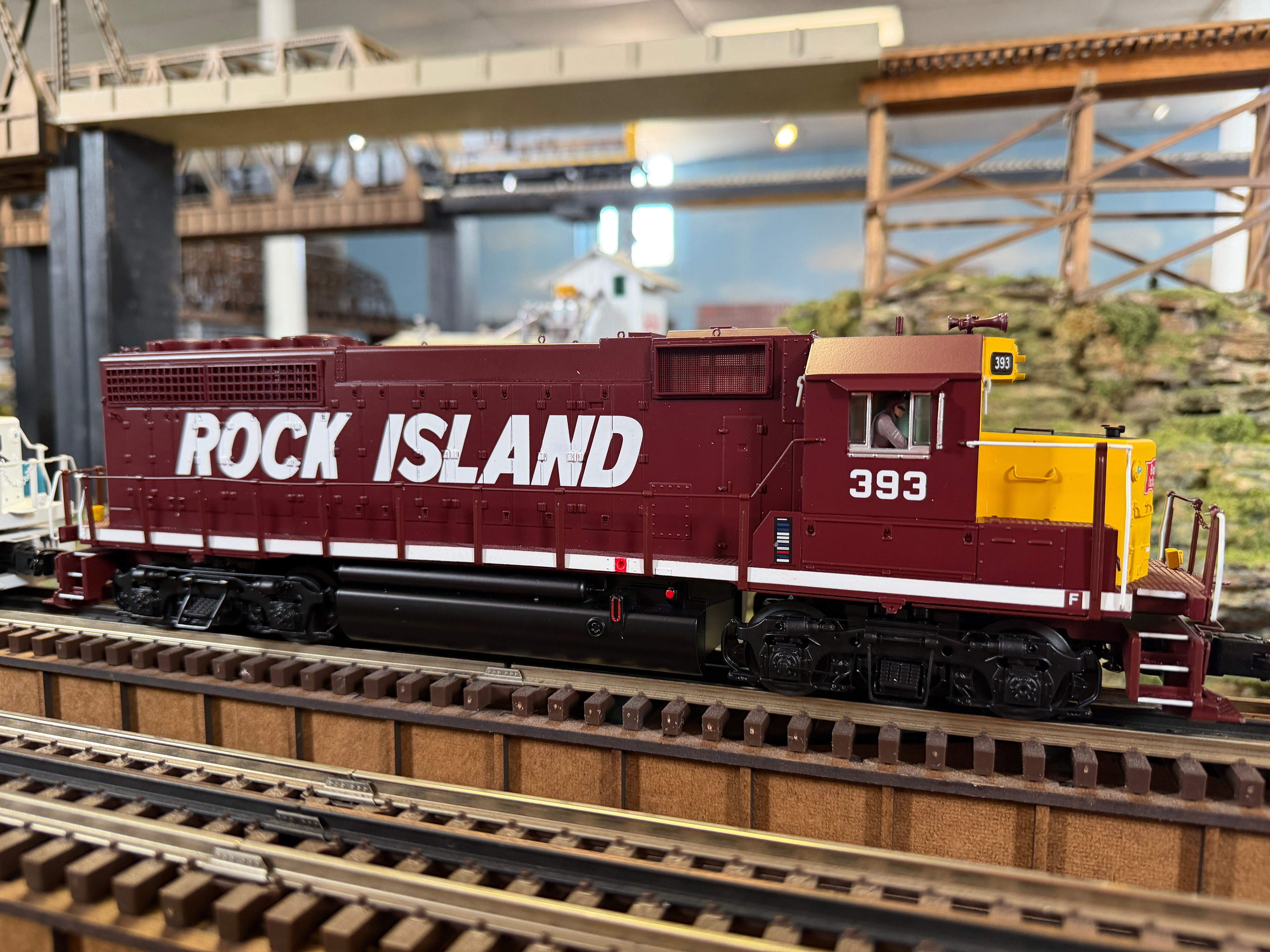 Atlas O 30138692S - Premier - GP40 Diesel Locomotive "Rock Island" #393 - Custom Run for MrMuffin'sTrains