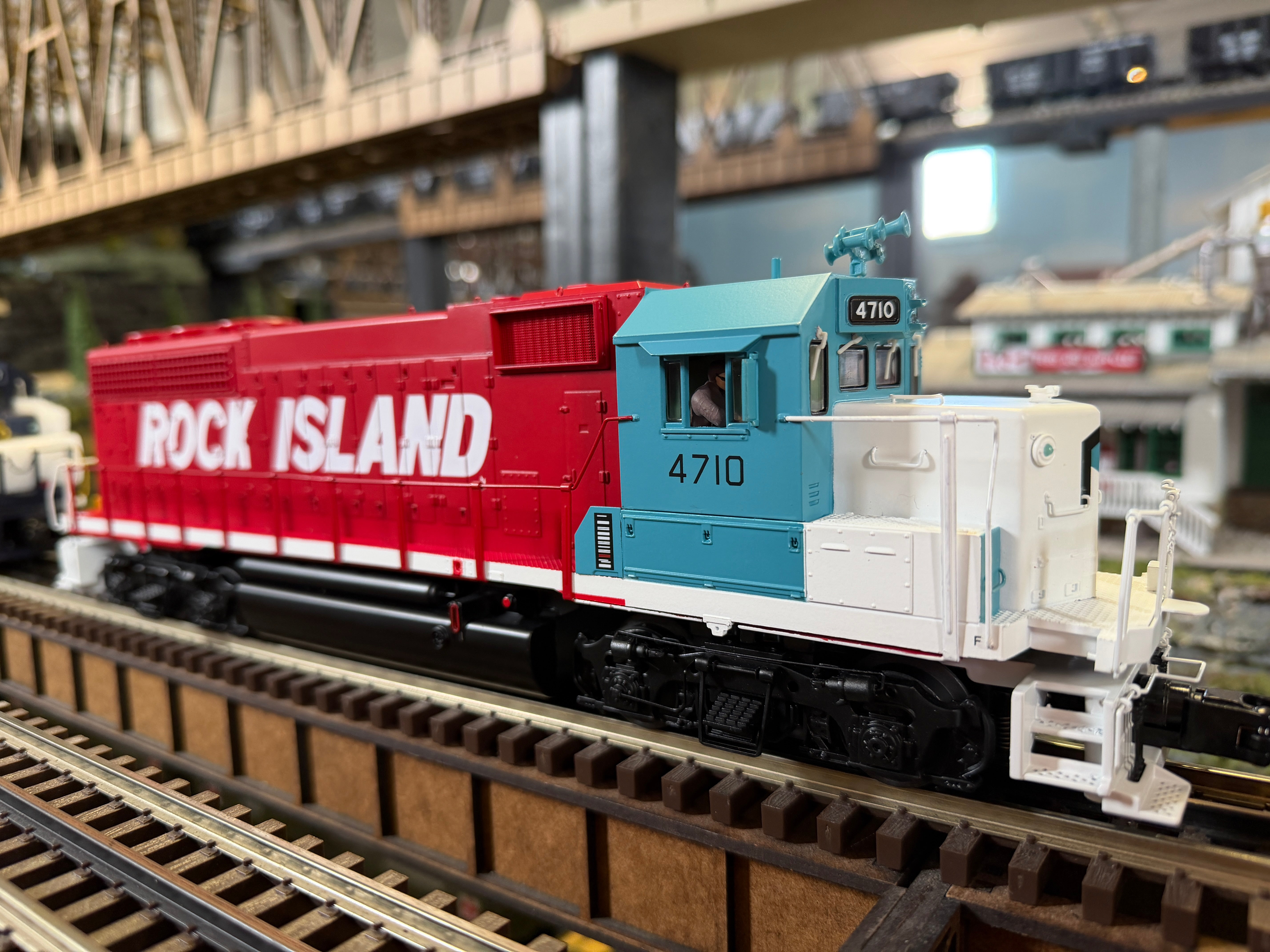 Atlas O 30138691S - Premier - GP40 Diesel Locomotive "Rock Island" #4710 - Custom Run for MrMuffin'sTrains - Operates with MTH's DCS 3.0