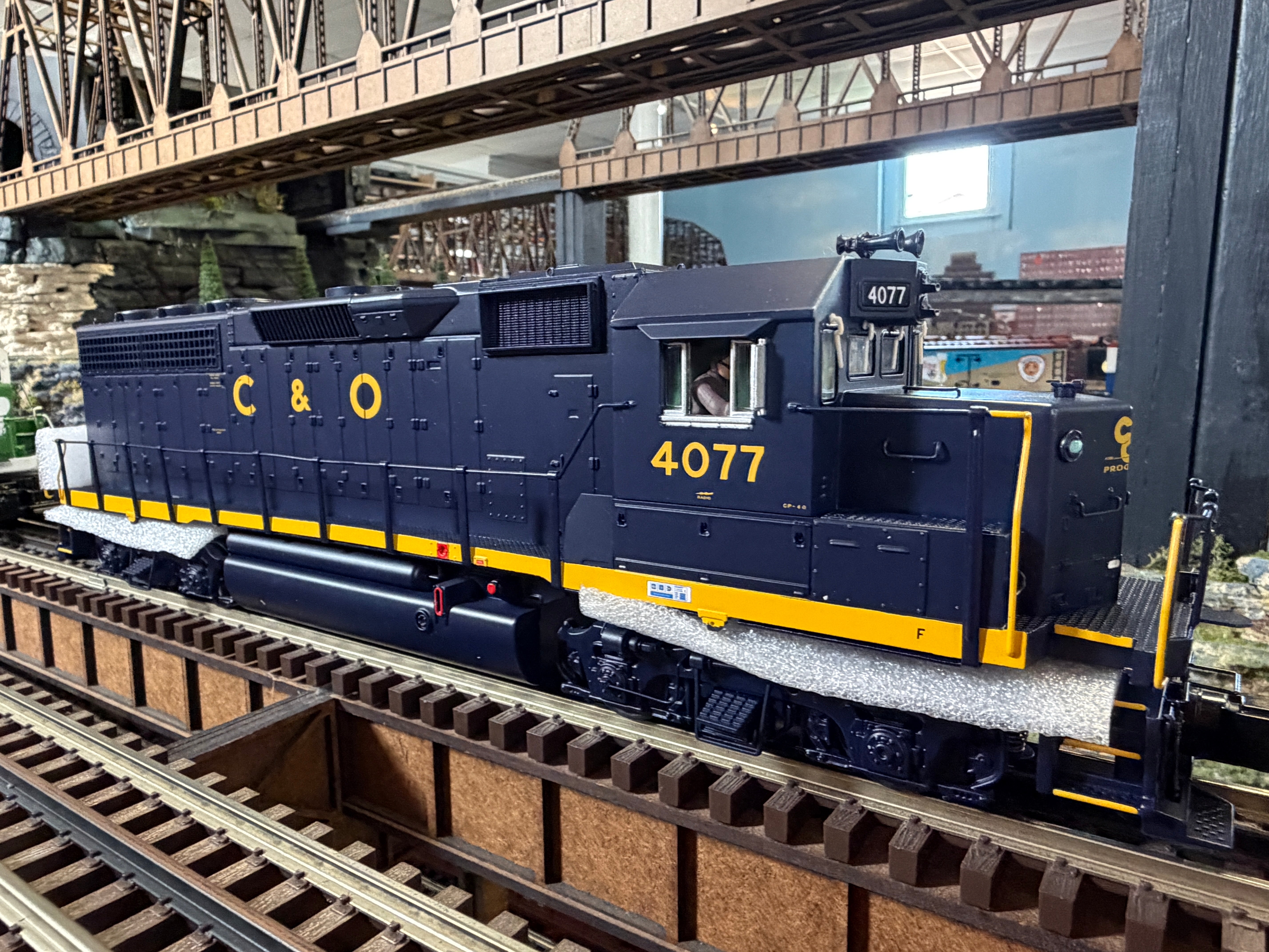 Atlas O 30138570 - Premier - GP40 Diesel Locomotive "Chesapeake & Ohio" #4077 - Operates with MTH's DCS 3.0