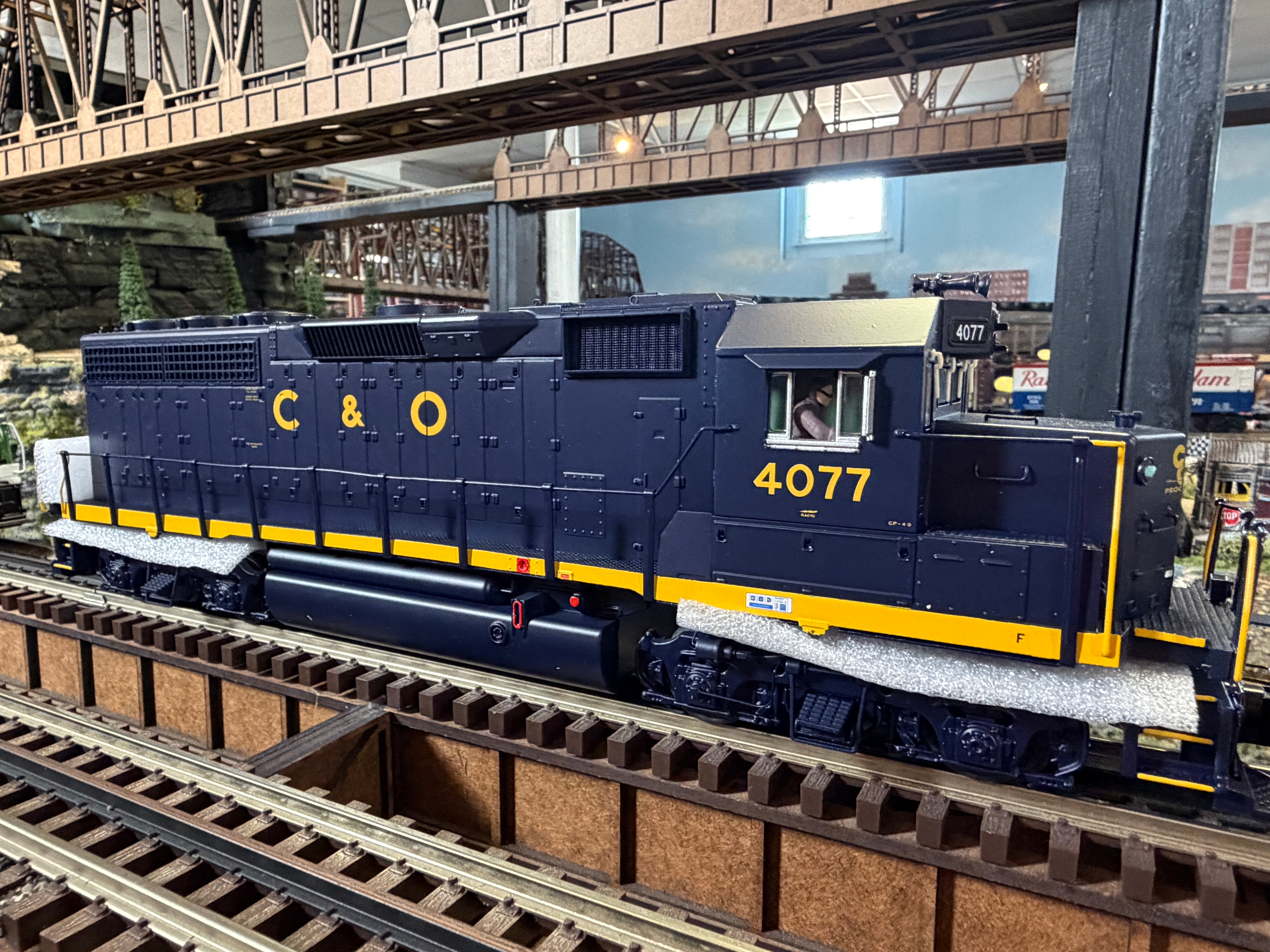 Atlas O 30138570 - Premier - GP40 Diesel Locomotive "Chesapeake & Ohio" #4077 - Operates with MTH's DCS 3.0