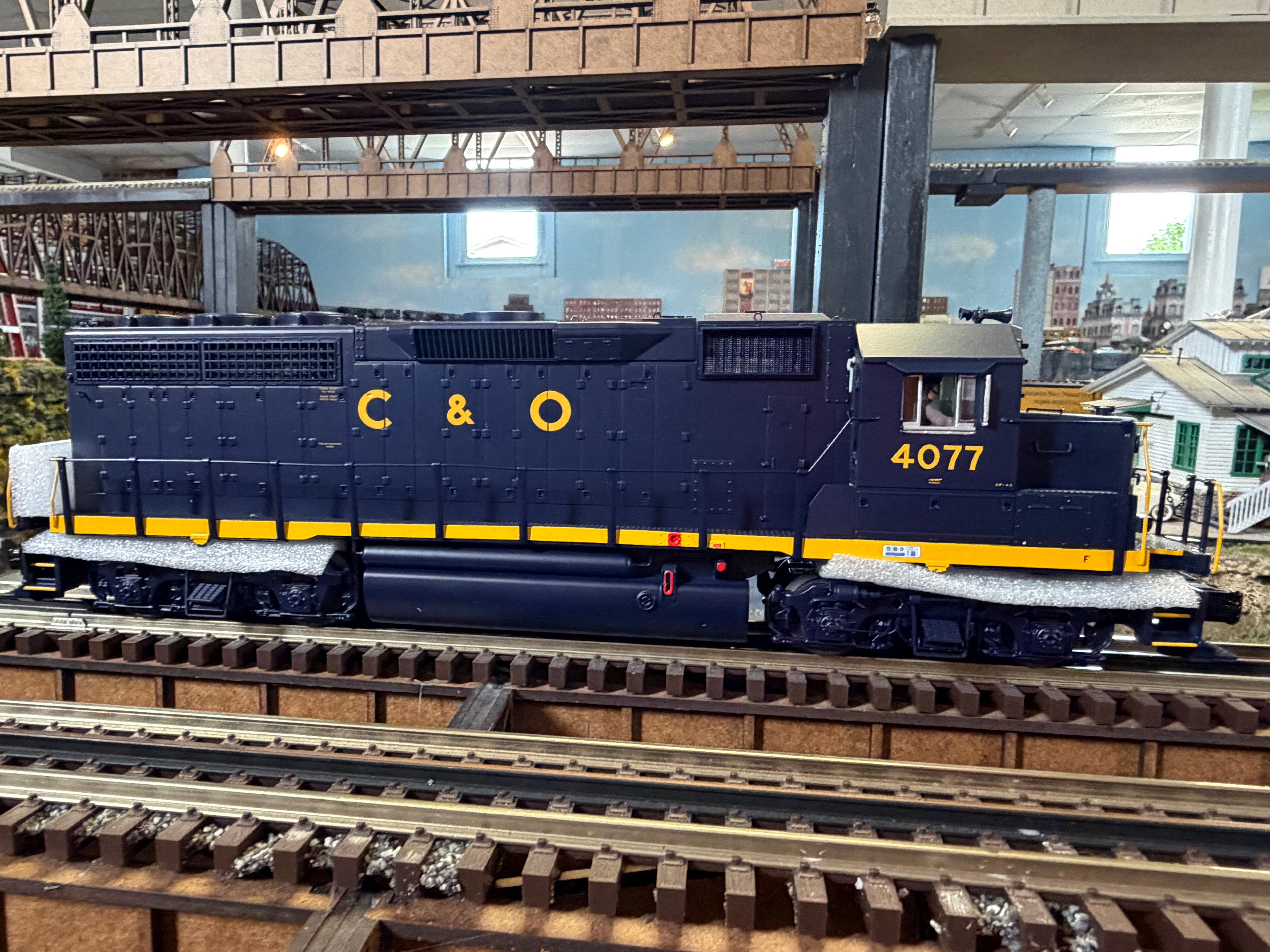 Atlas O 30138570 - Premier - GP40 Diesel Locomotive "Chesapeake & Ohio" #4077
